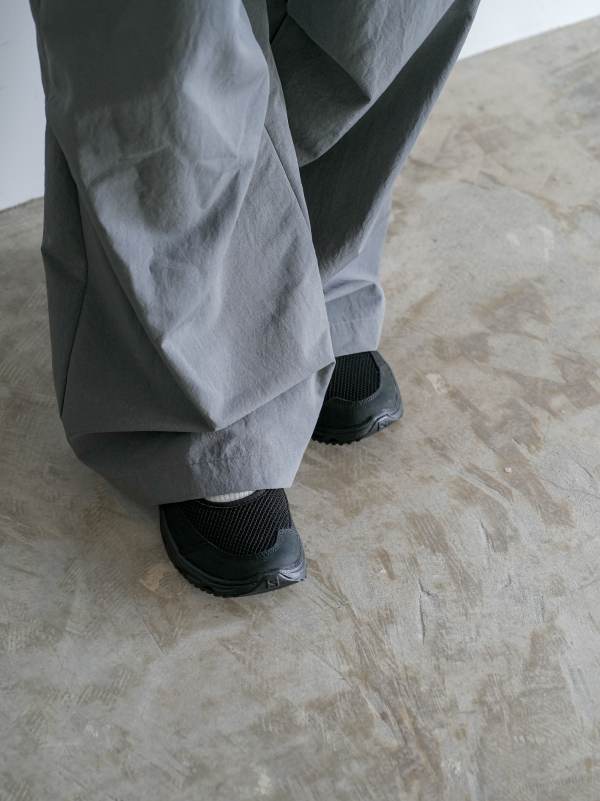 SMOOTH TAFTA DRAPE TUCK PANTS