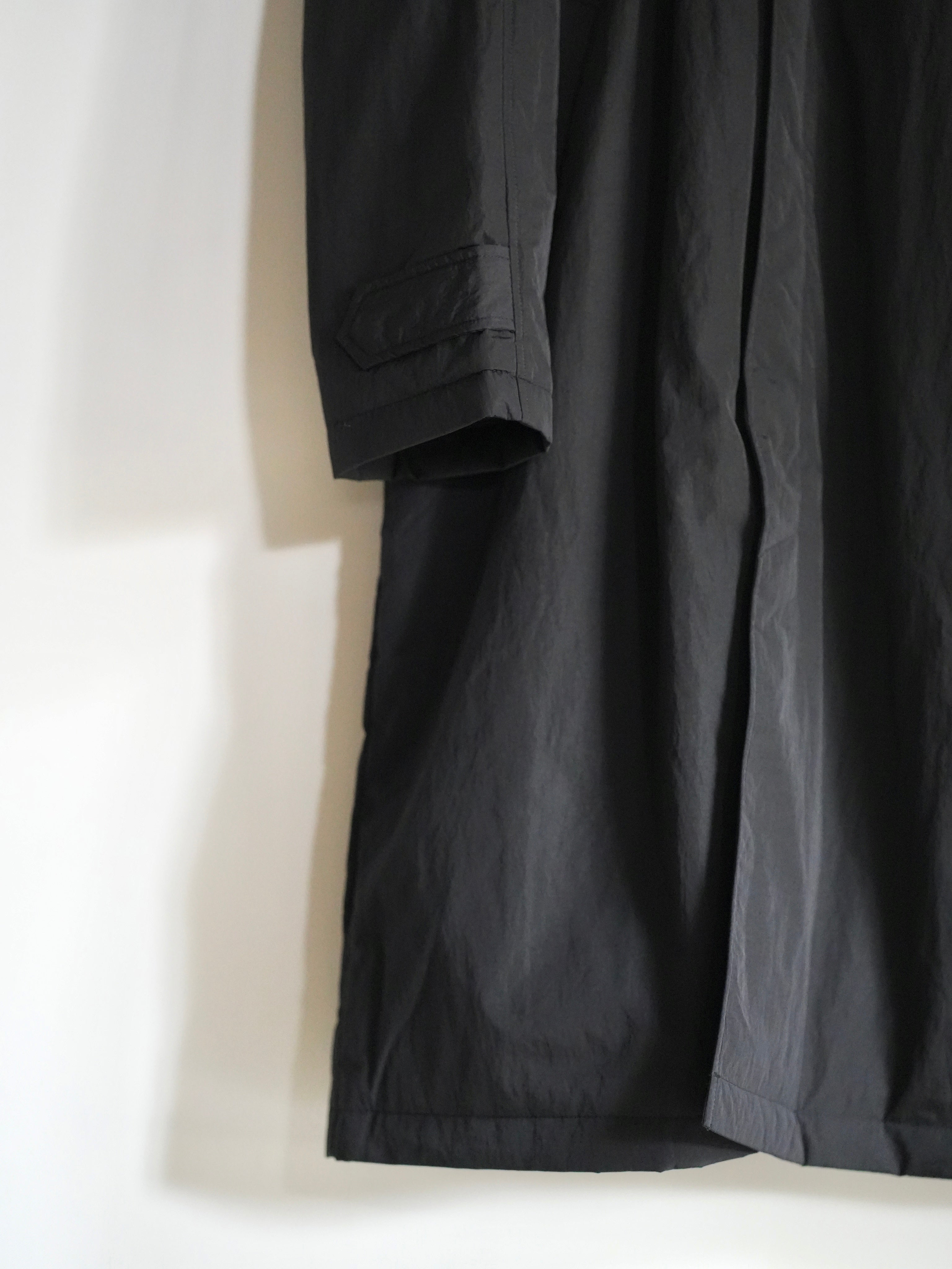 RELAXED NYLON COAT