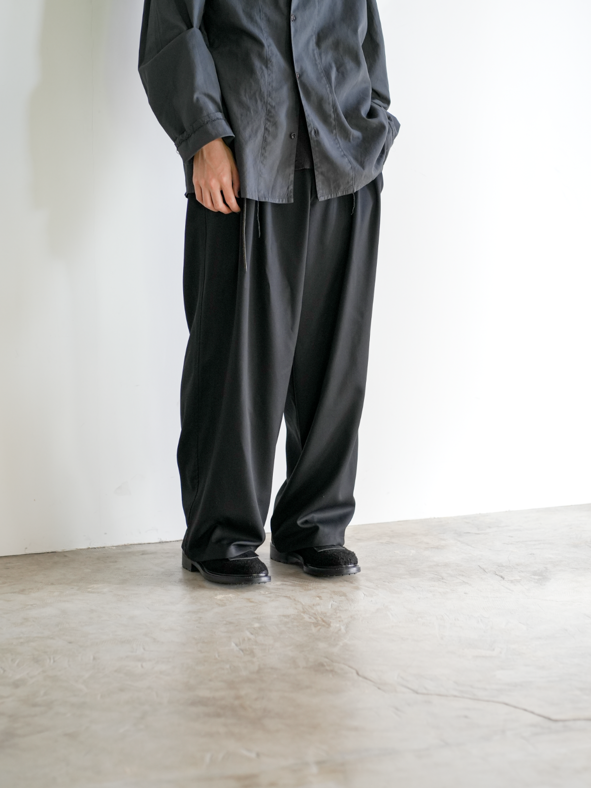 WOOL GABARDINE WIDE EASY PANTS