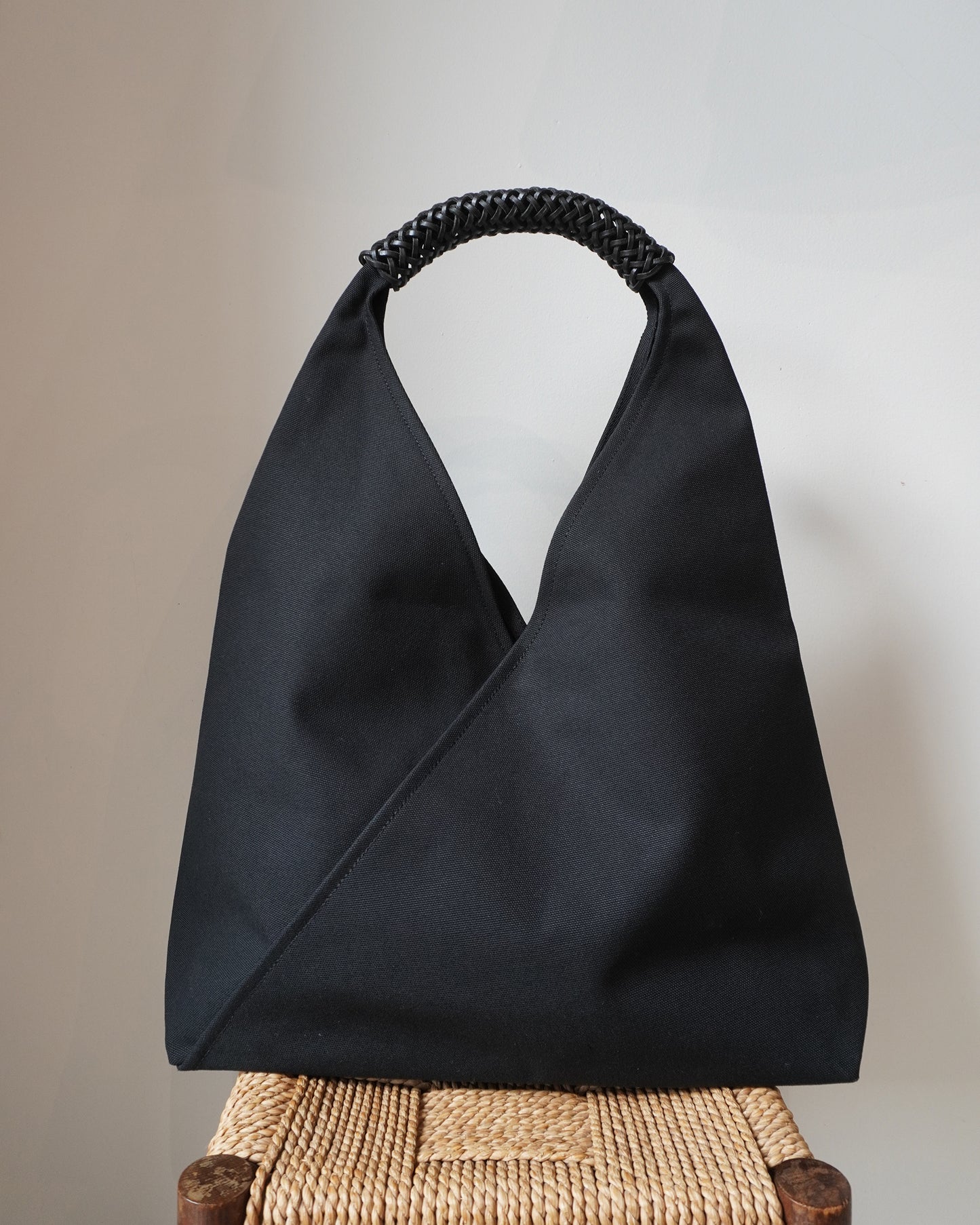 Woven Triangle Bag 58(BLACK)