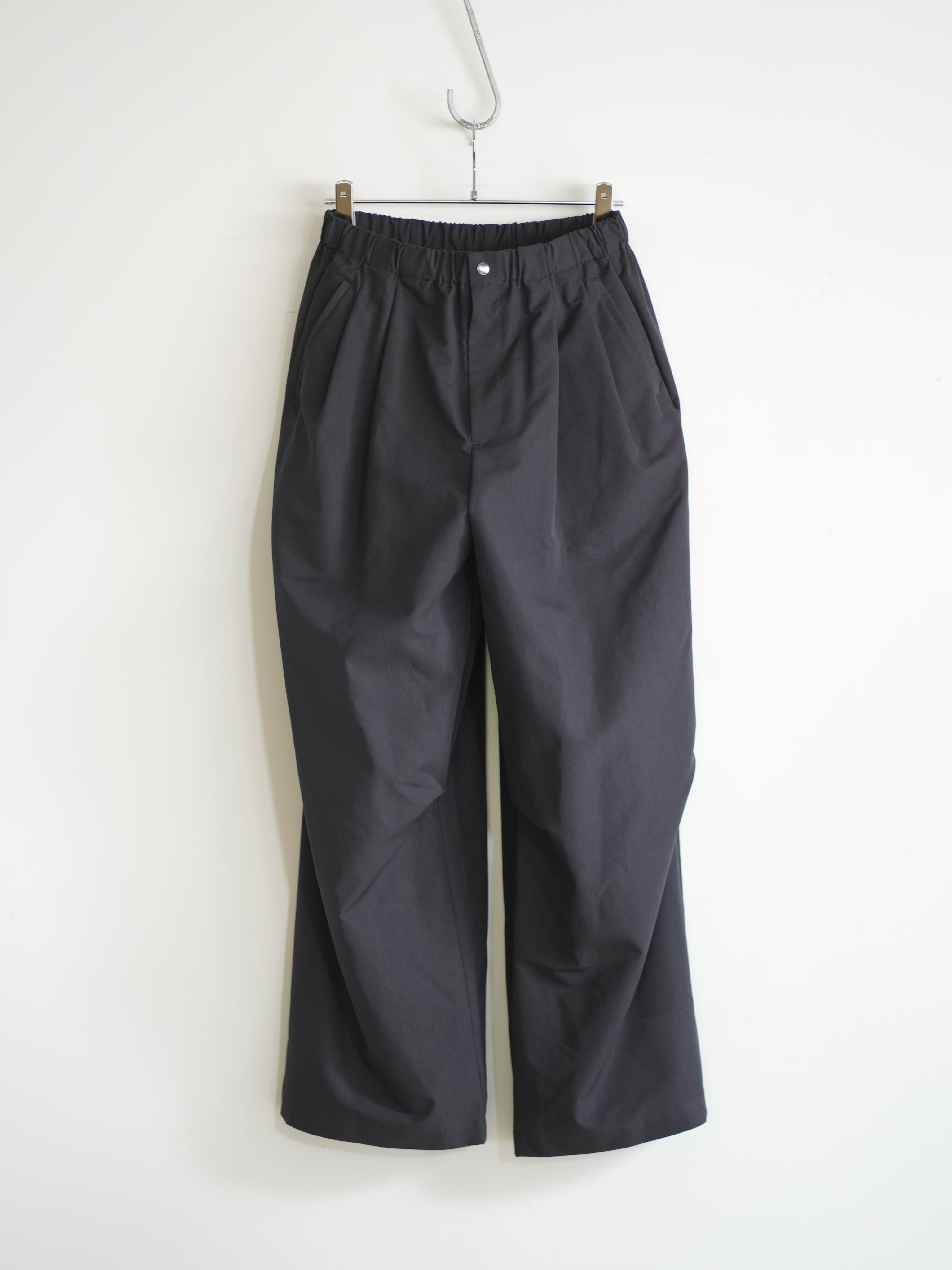 SMOOTH TAFTA DRAPE TUCK PANTS