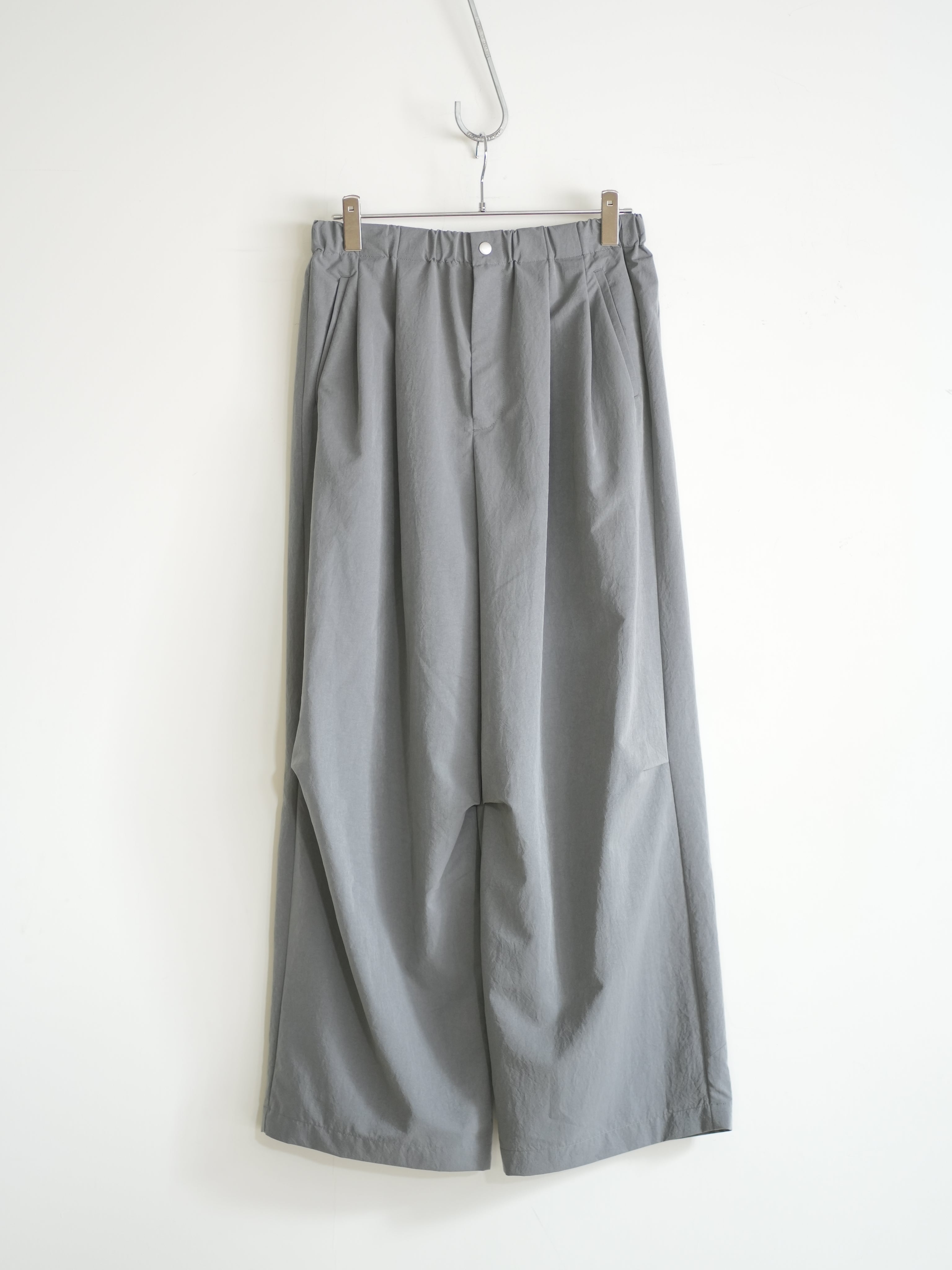 SMOOTH TAFTA DRAPE TUCK PANTS