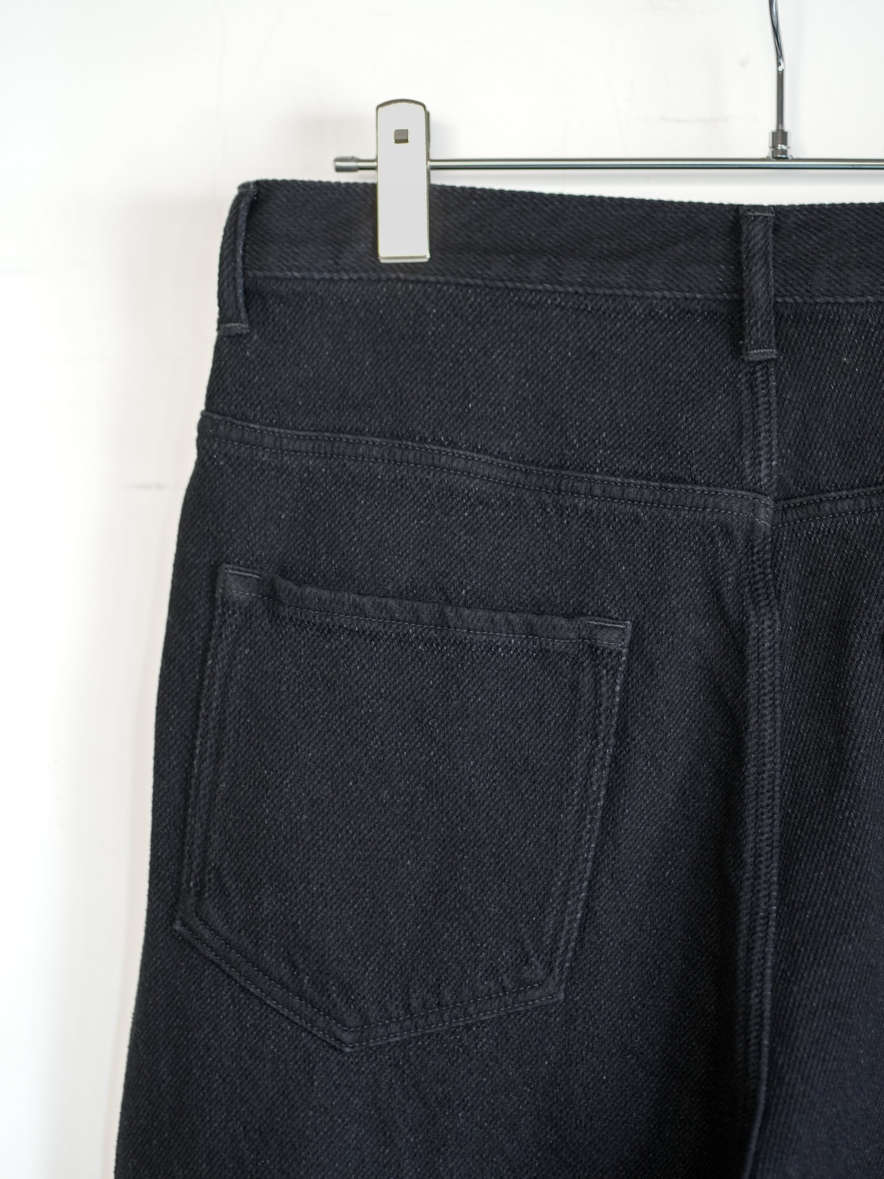 LOOSE DENIM PANTS