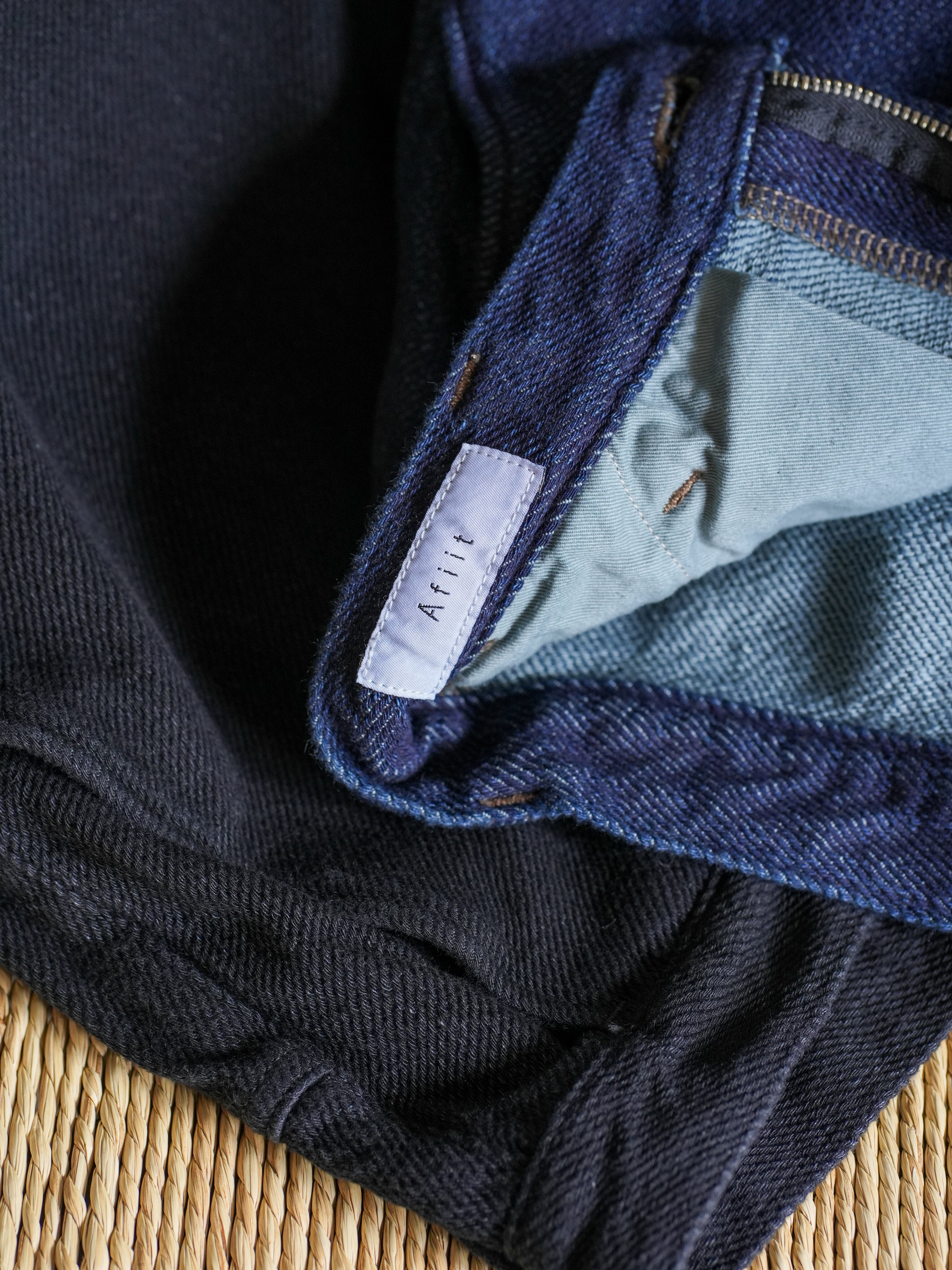 LOOSE DENIM PANTS
