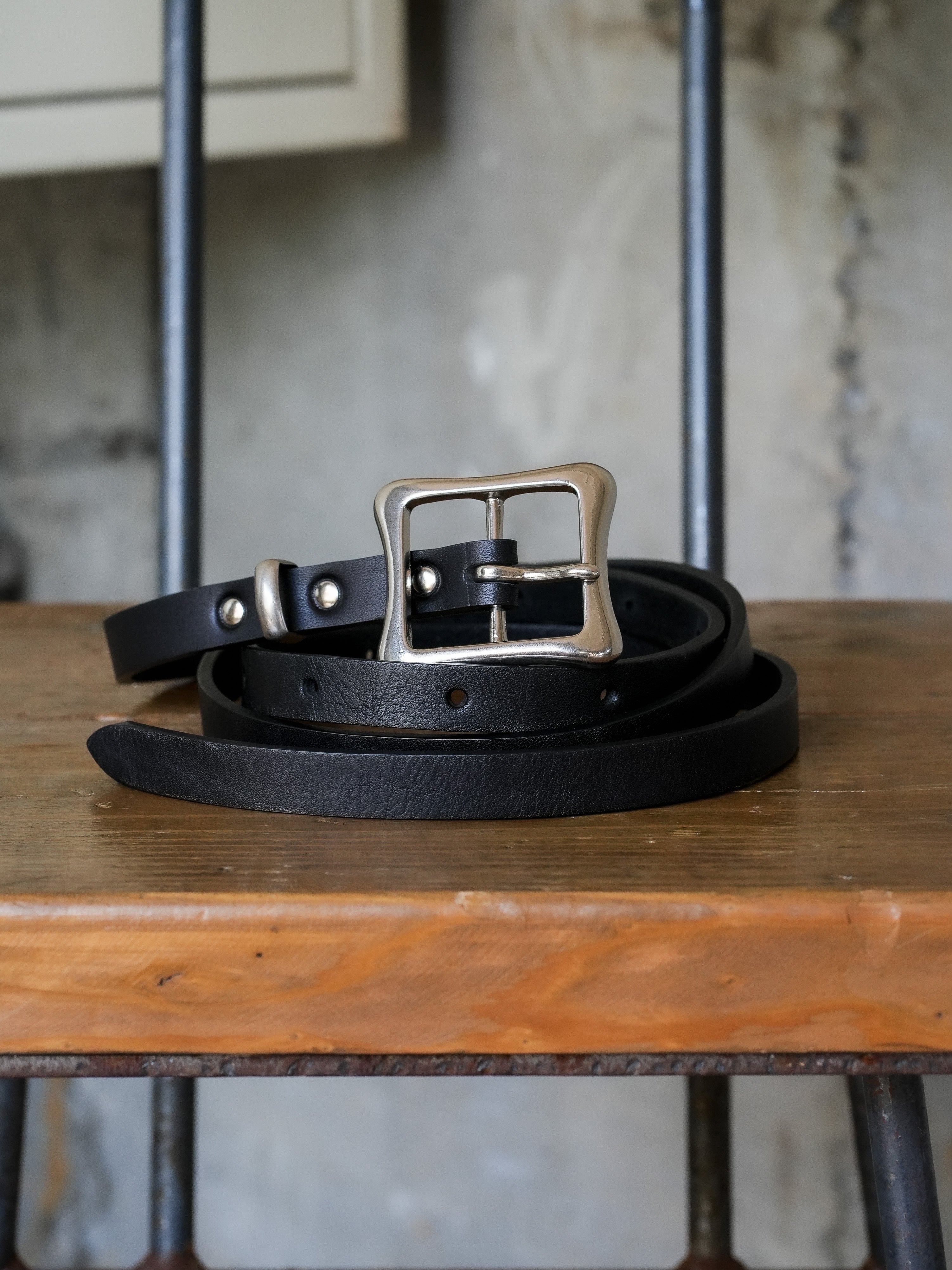 FLOATING BACKLE LEATHER BELT