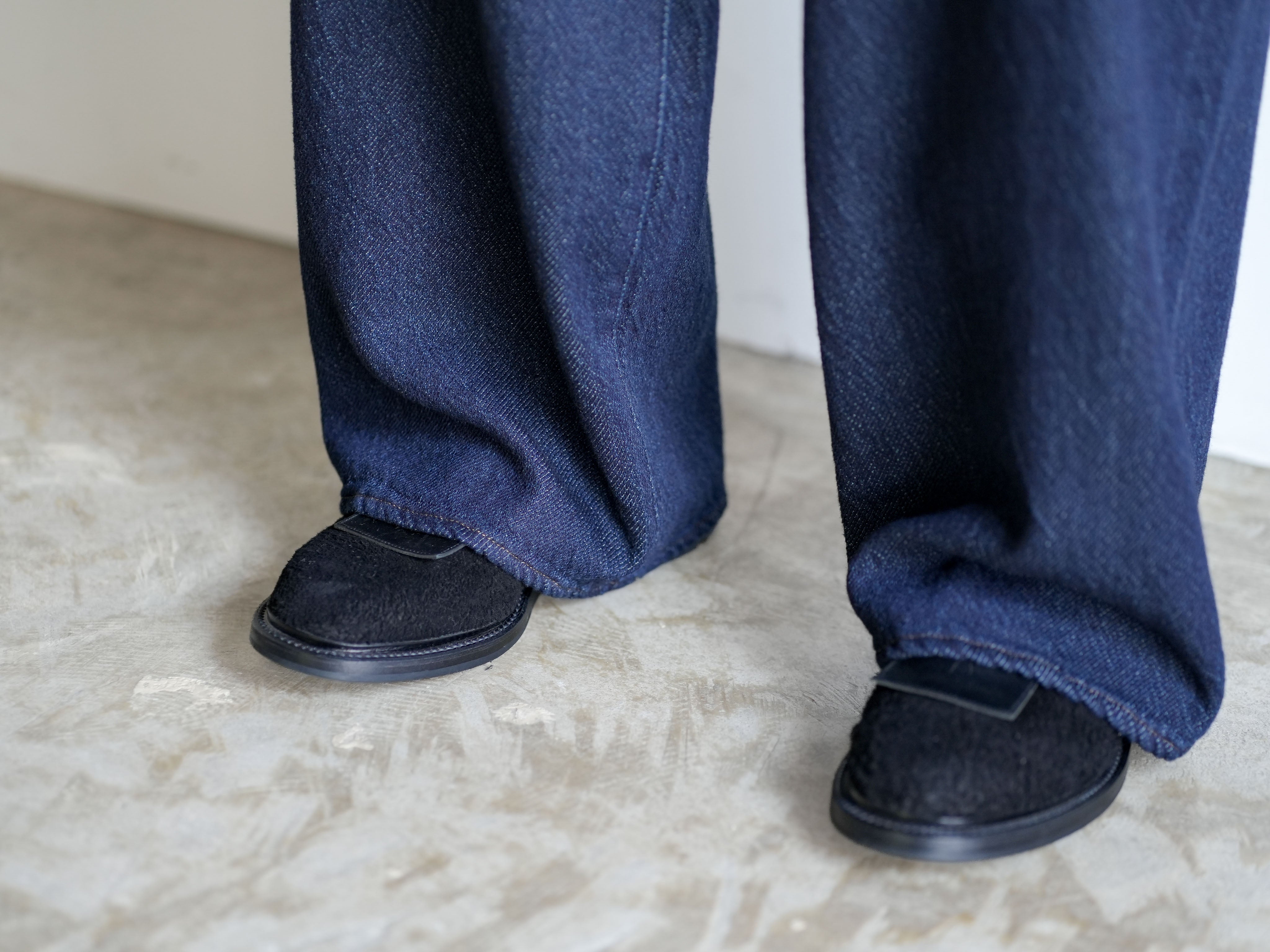 LOOSE DENIM PANTS