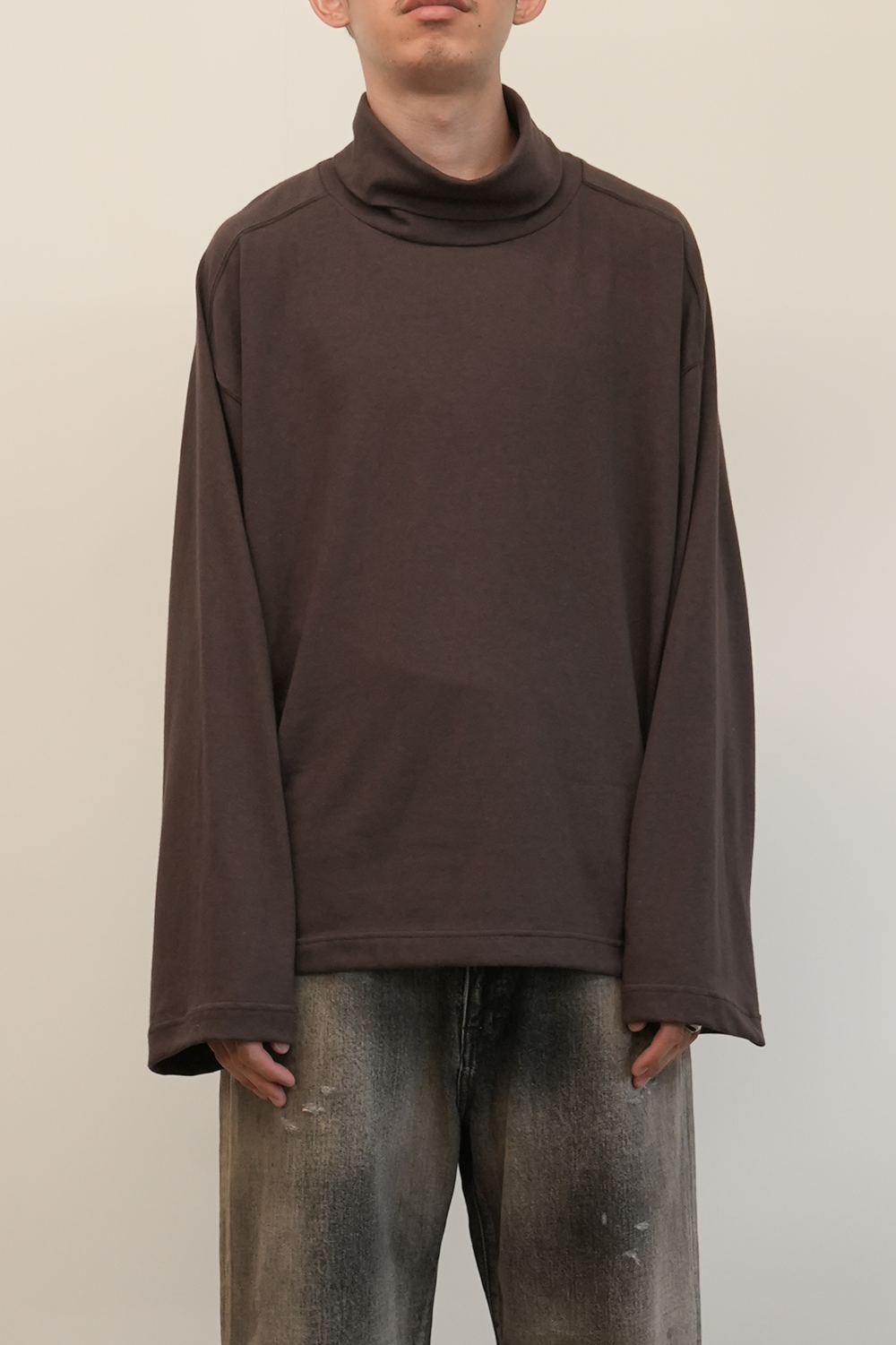 C/R OVER TURTLE NECK LS T-SHIRT(BROWN)