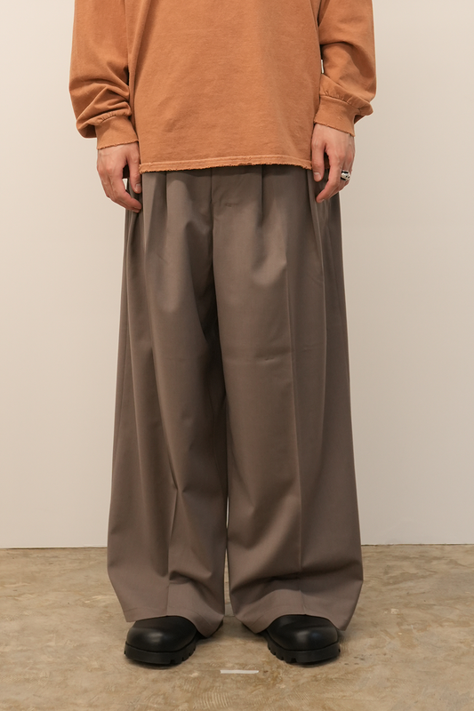 WIDE EASY TUCK SLACKS(BEIGE)