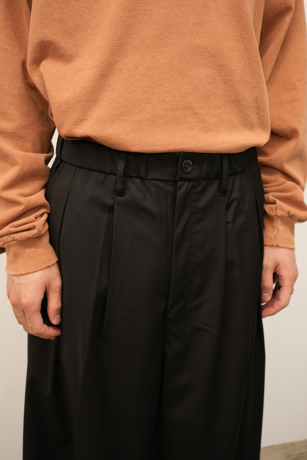 WIDE EASY TUCK SLACKS(BLACK)