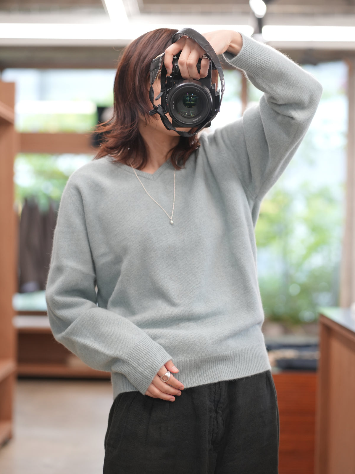 RACOON V-NECK KNIT