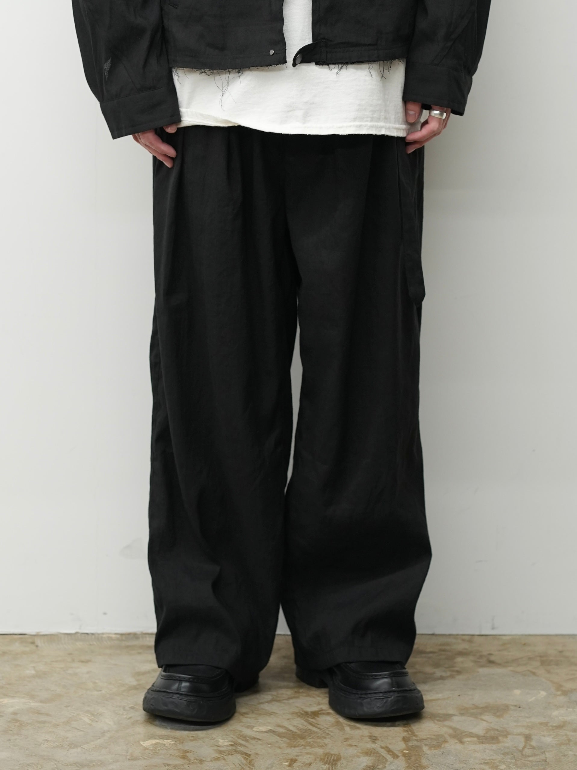 LINEN POPLIN BELT-LESS SLACKS(BLACK)
