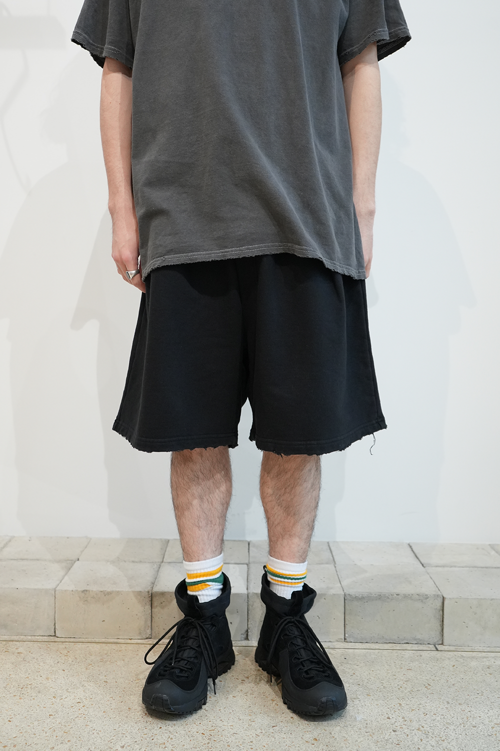 TUCK SWEAT SHORTS(BLACK)