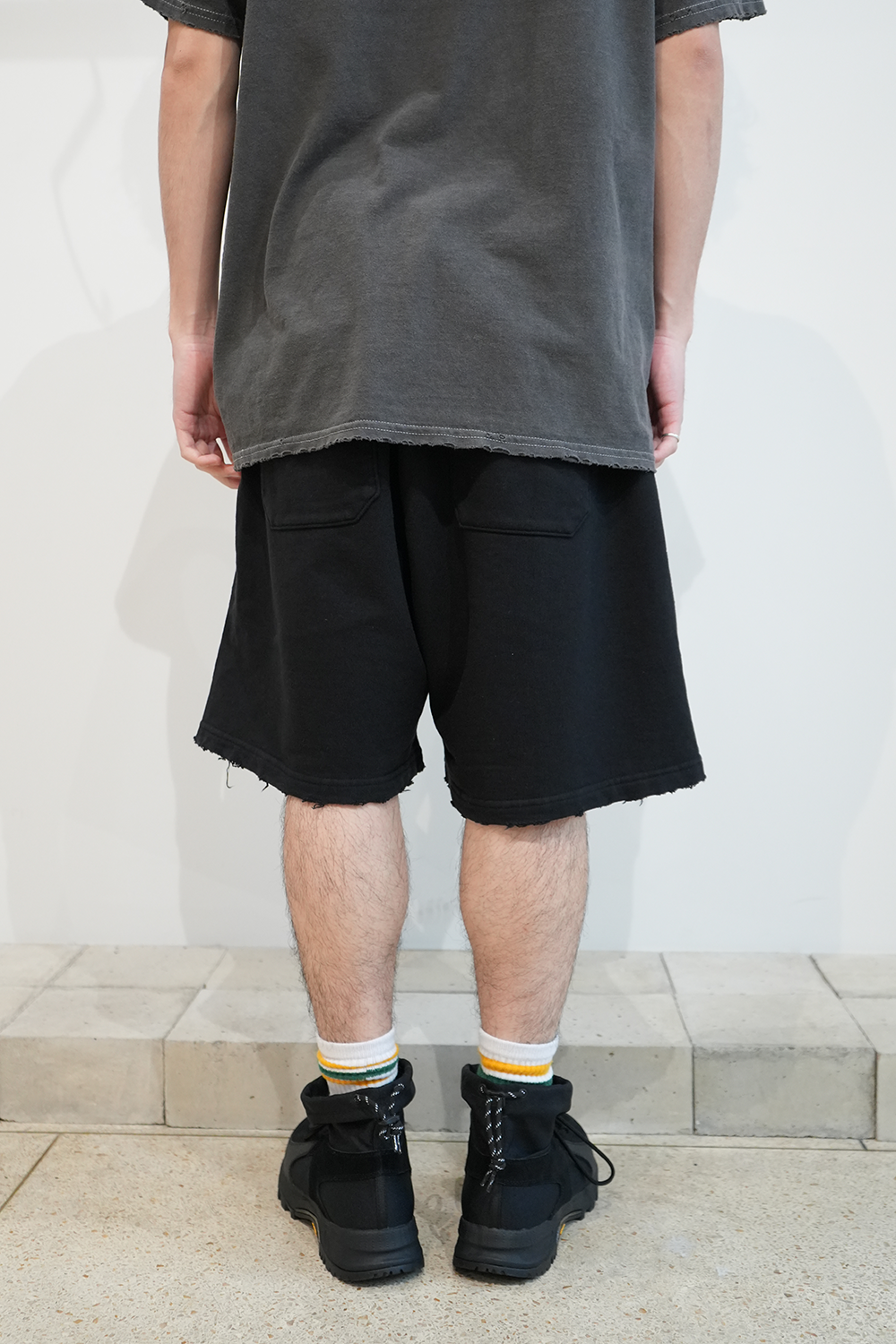 TUCK SWEAT SHORTS(BLACK)