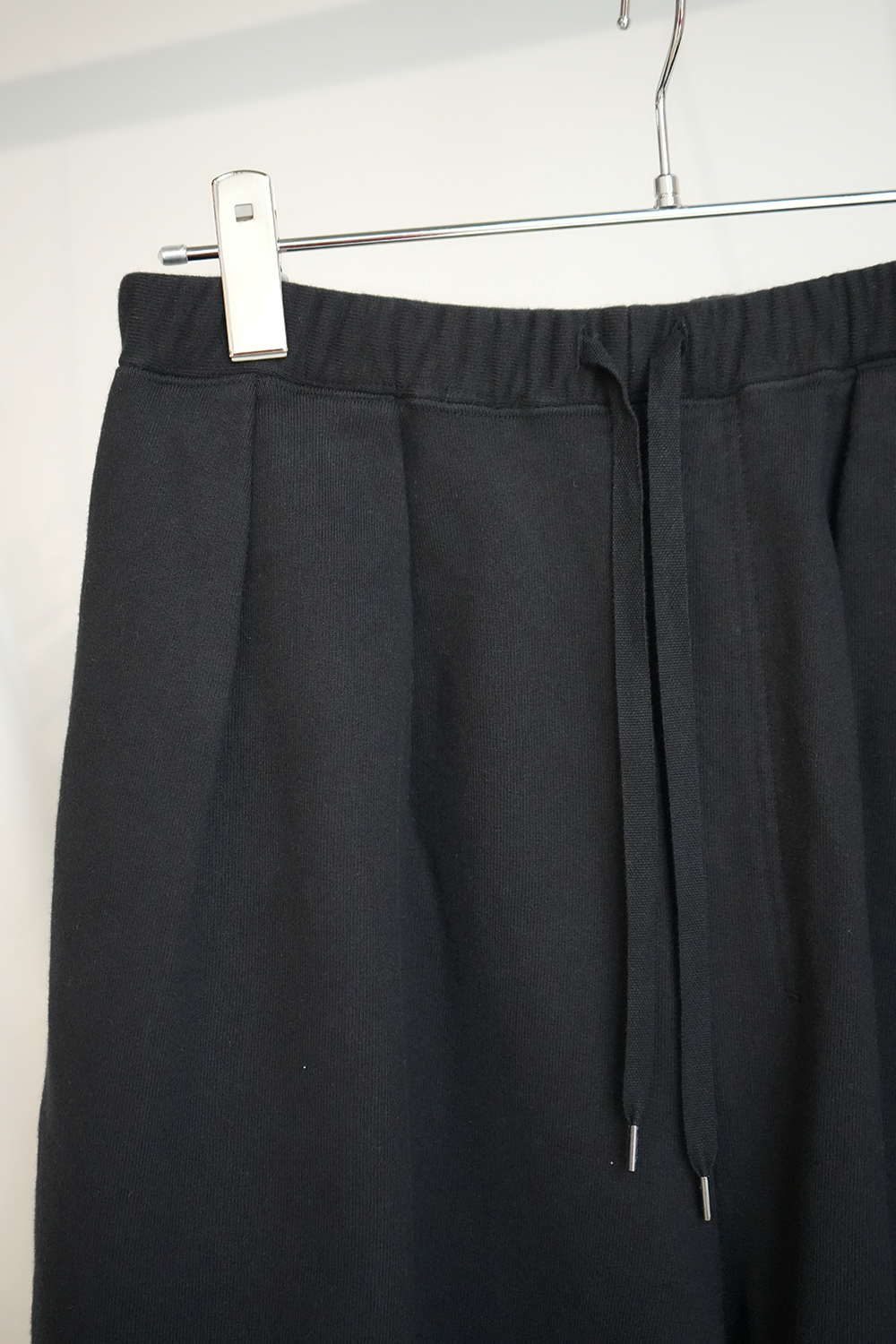 TUCK SWEAT SHORTS(BLACK)