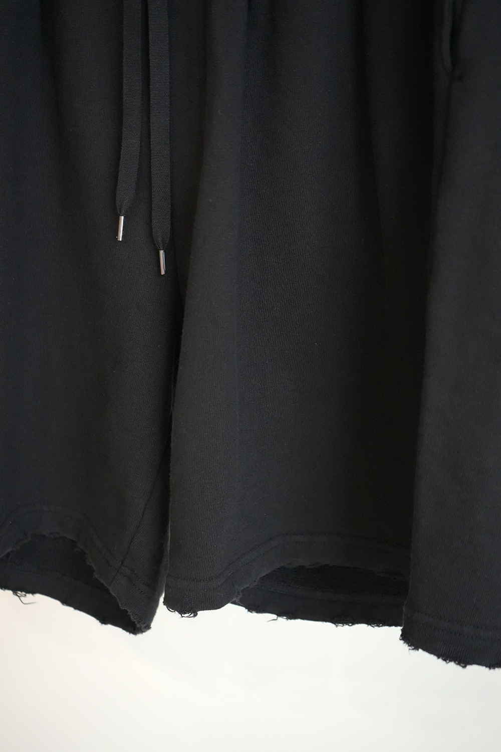 TUCK SWEAT SHORTS(BLACK)