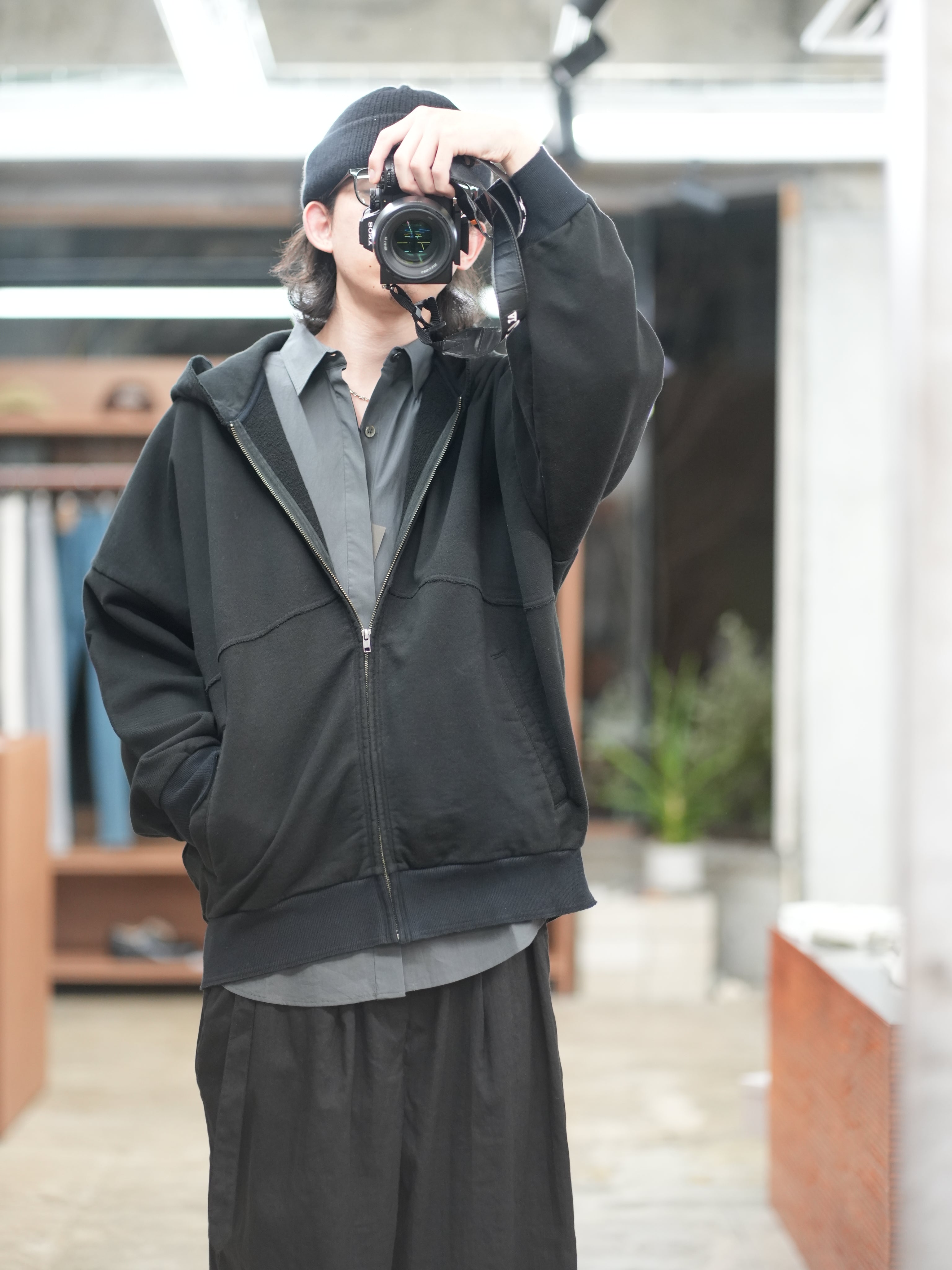 CUT OFF ZIP HOODIE