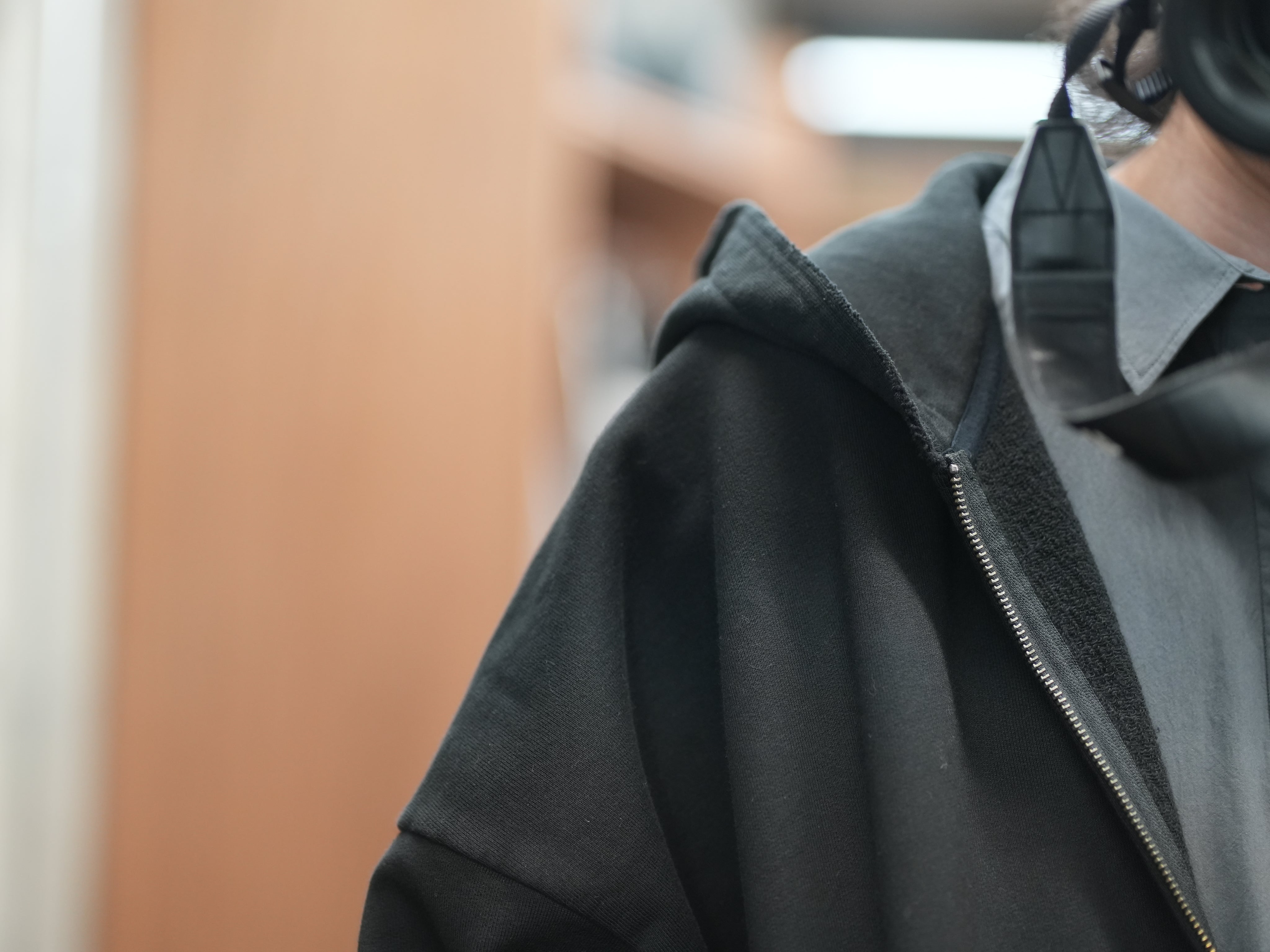 CUT OFF ZIP HOODIE