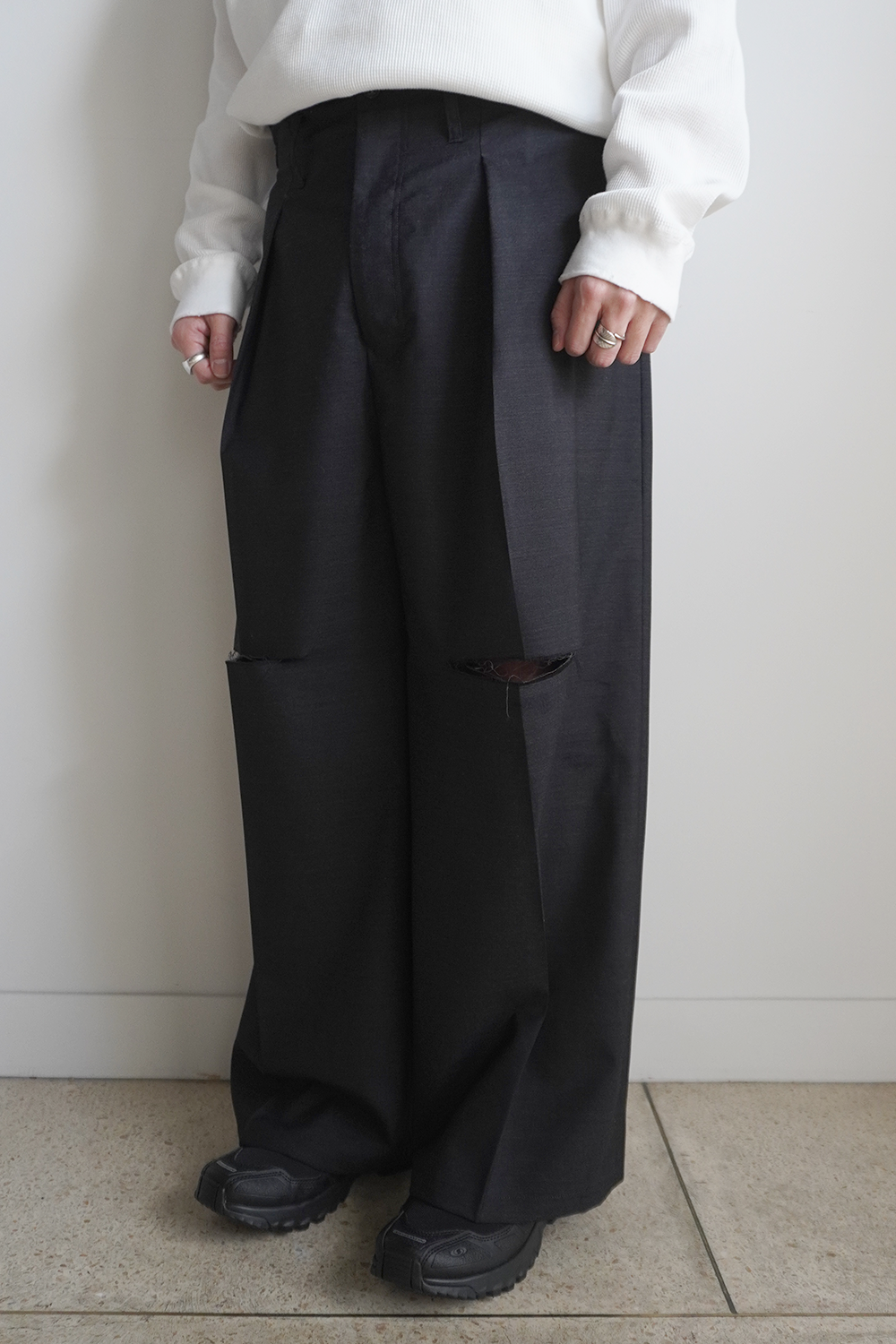 WOOL DAMAGE WIDE SLACKS(CHARCOAL)