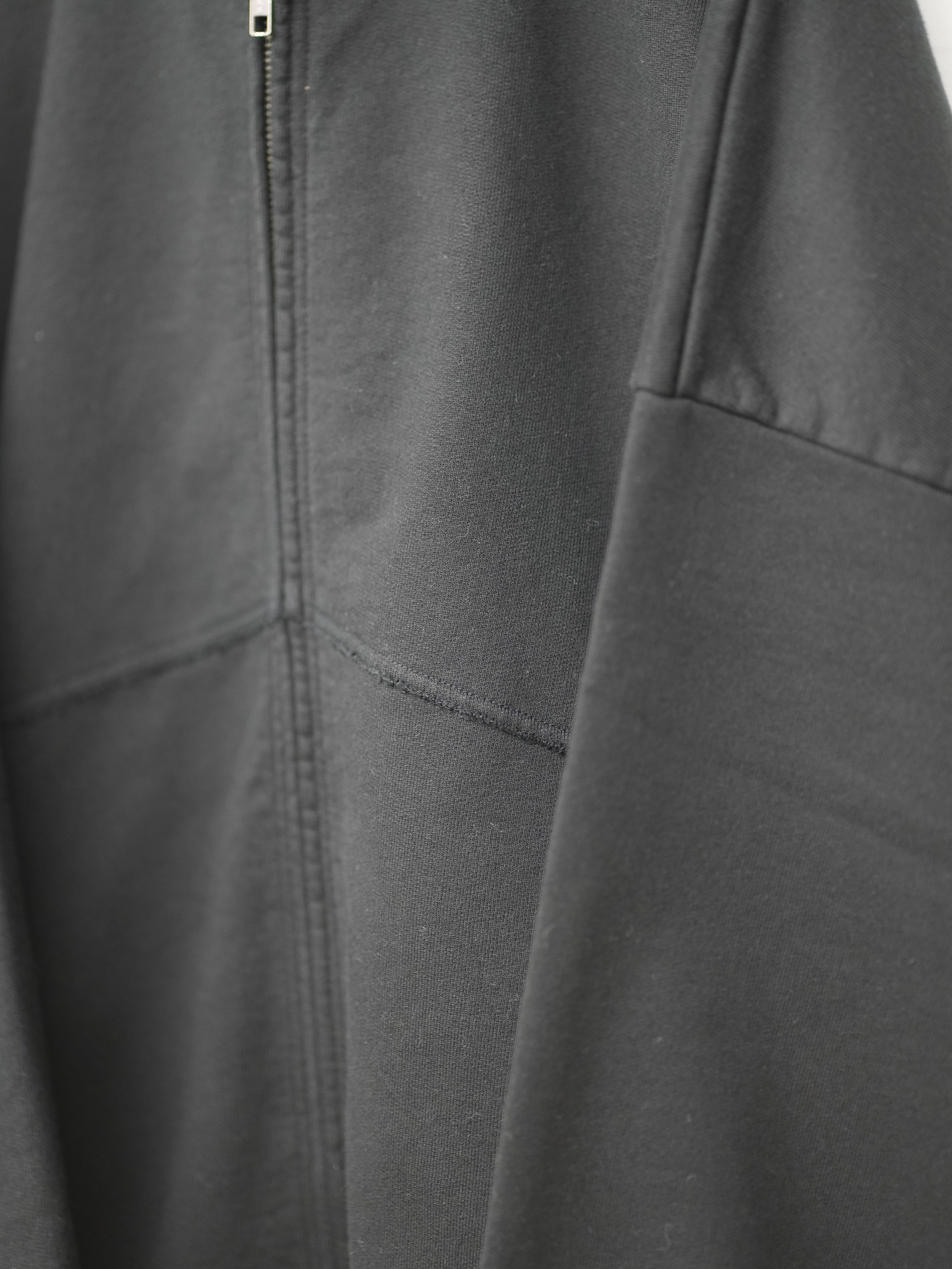 CUT OFF ZIP HOODIE