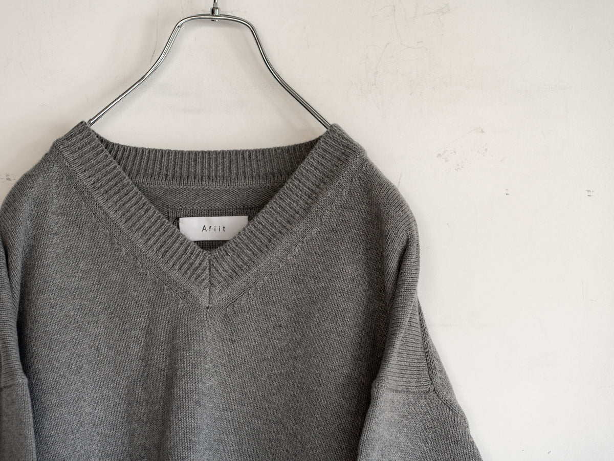 V-NECK KNIT
