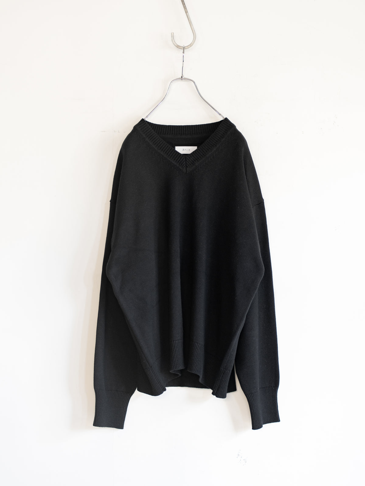 V-NECK KNIT