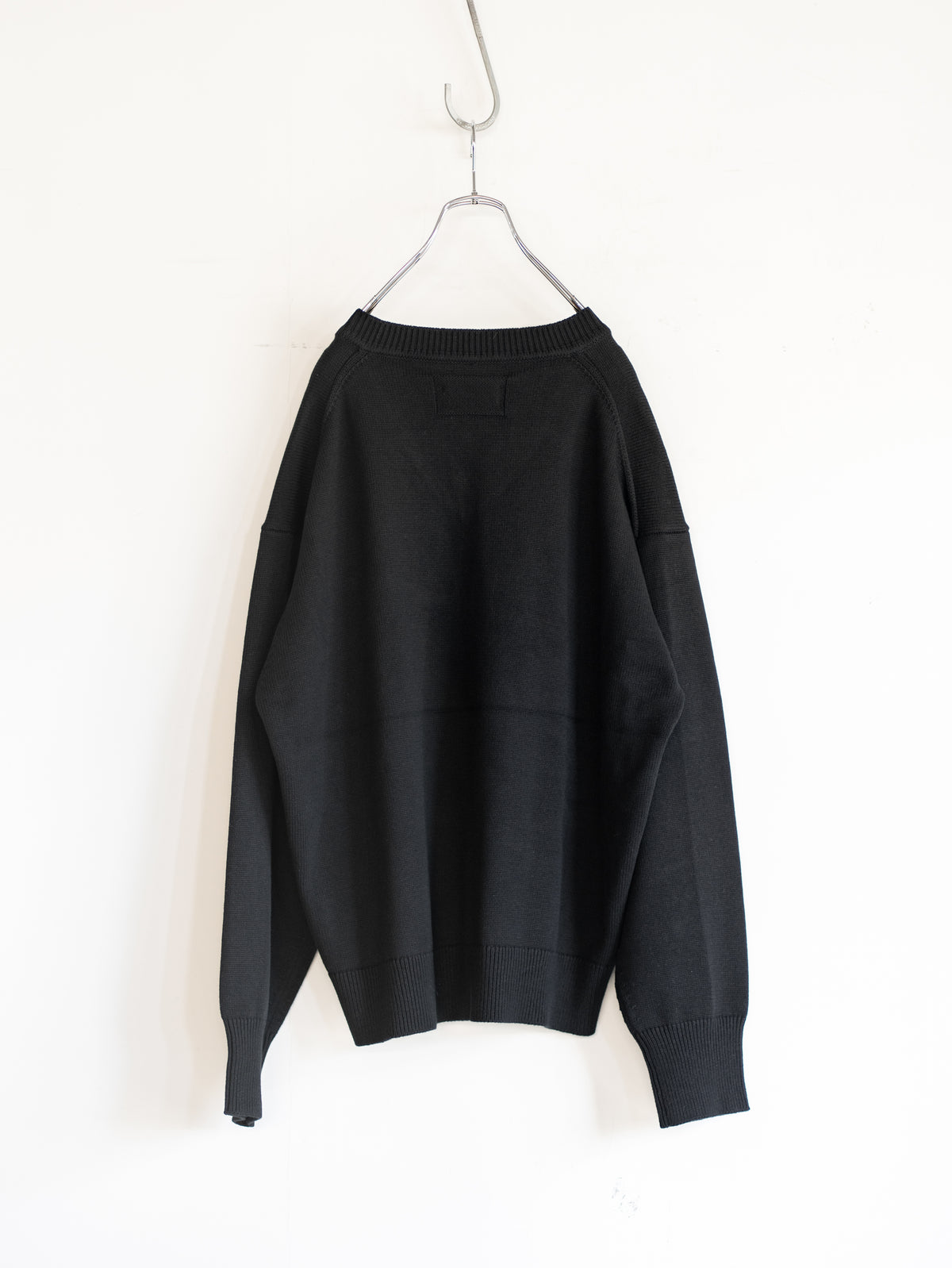 V-NECK KNIT