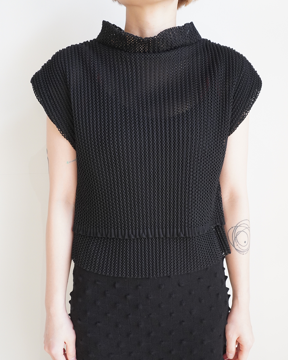 LAYER PULLOVER/Knitlike Lace Pleats(BLACK)