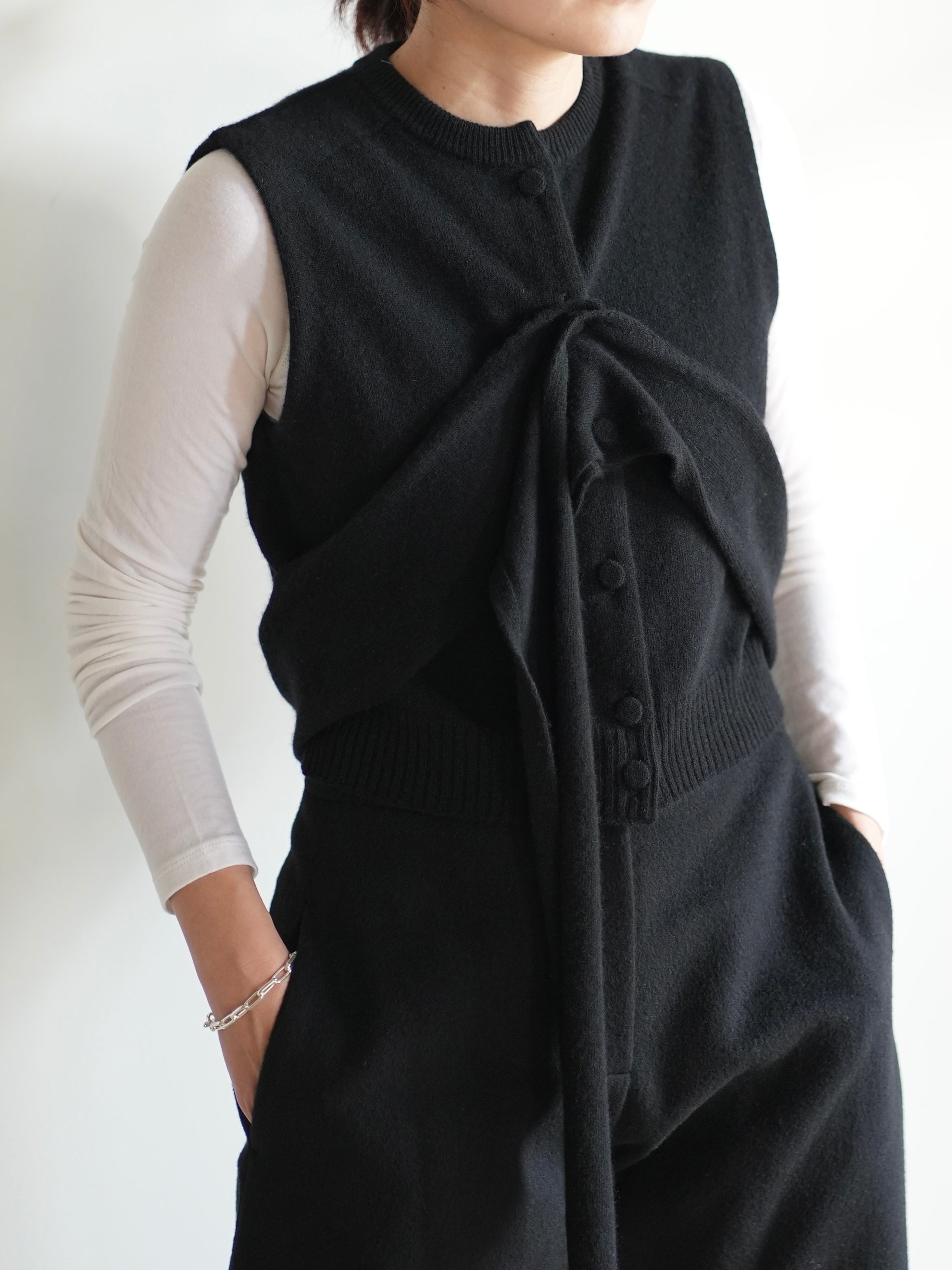 CASHMERE STRIPED KNIT VEST WITH LONG SCARF