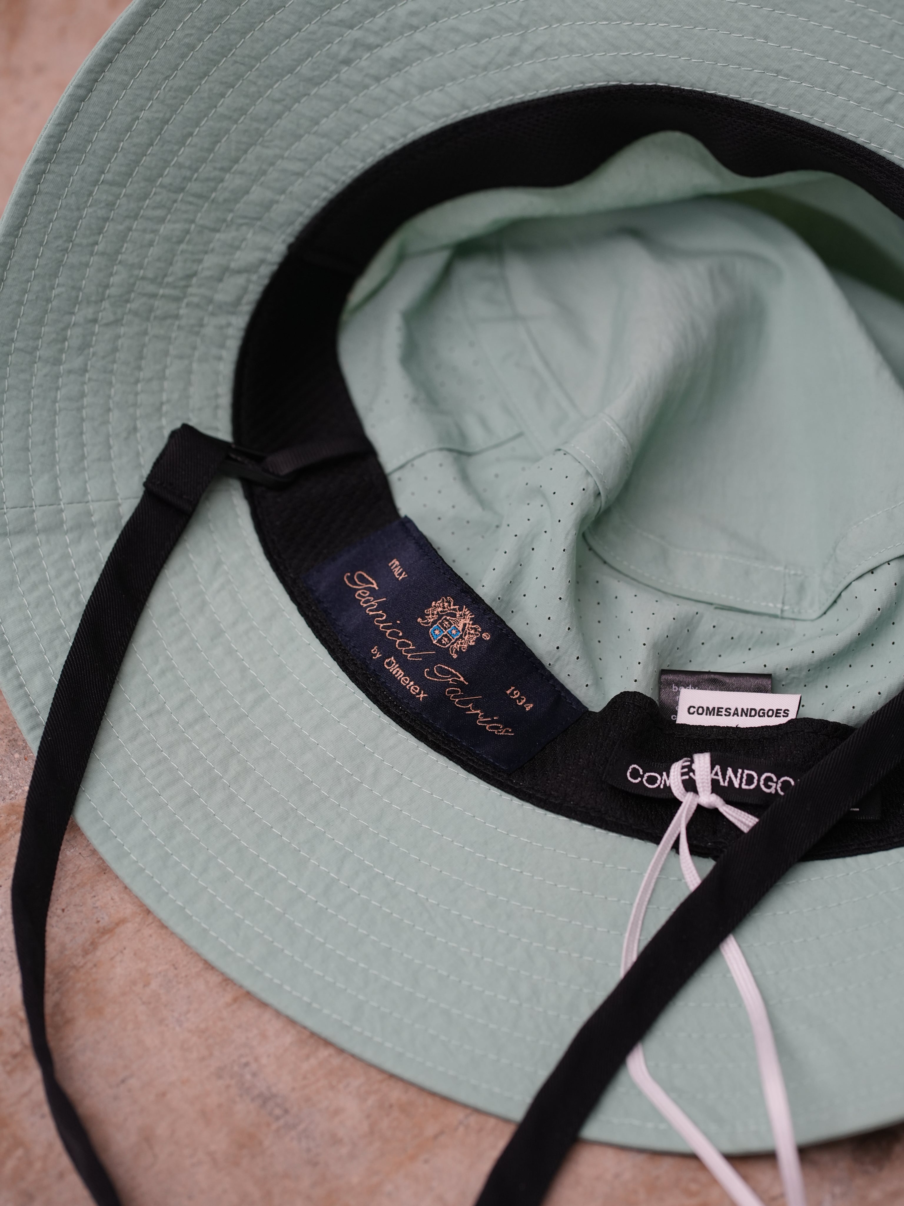 BLACK MESH HAT あご紐付 ブラック, L 59cm NEW ERA（ニューエラ） 正規品 バケット ハット 帽子 バケハ 刺繍 ロゴ
