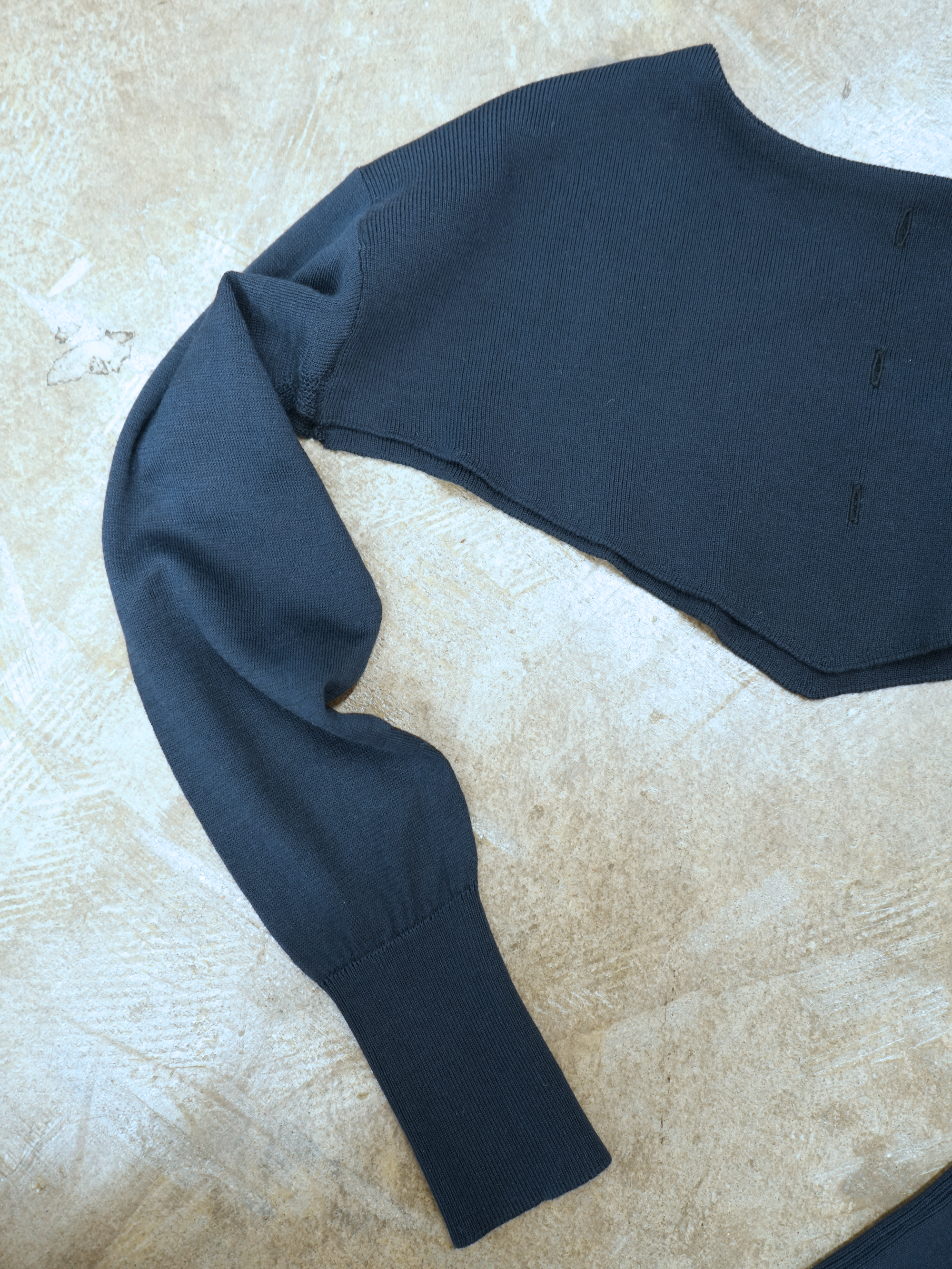 SILK MIX V/HEM SHORT TOPS