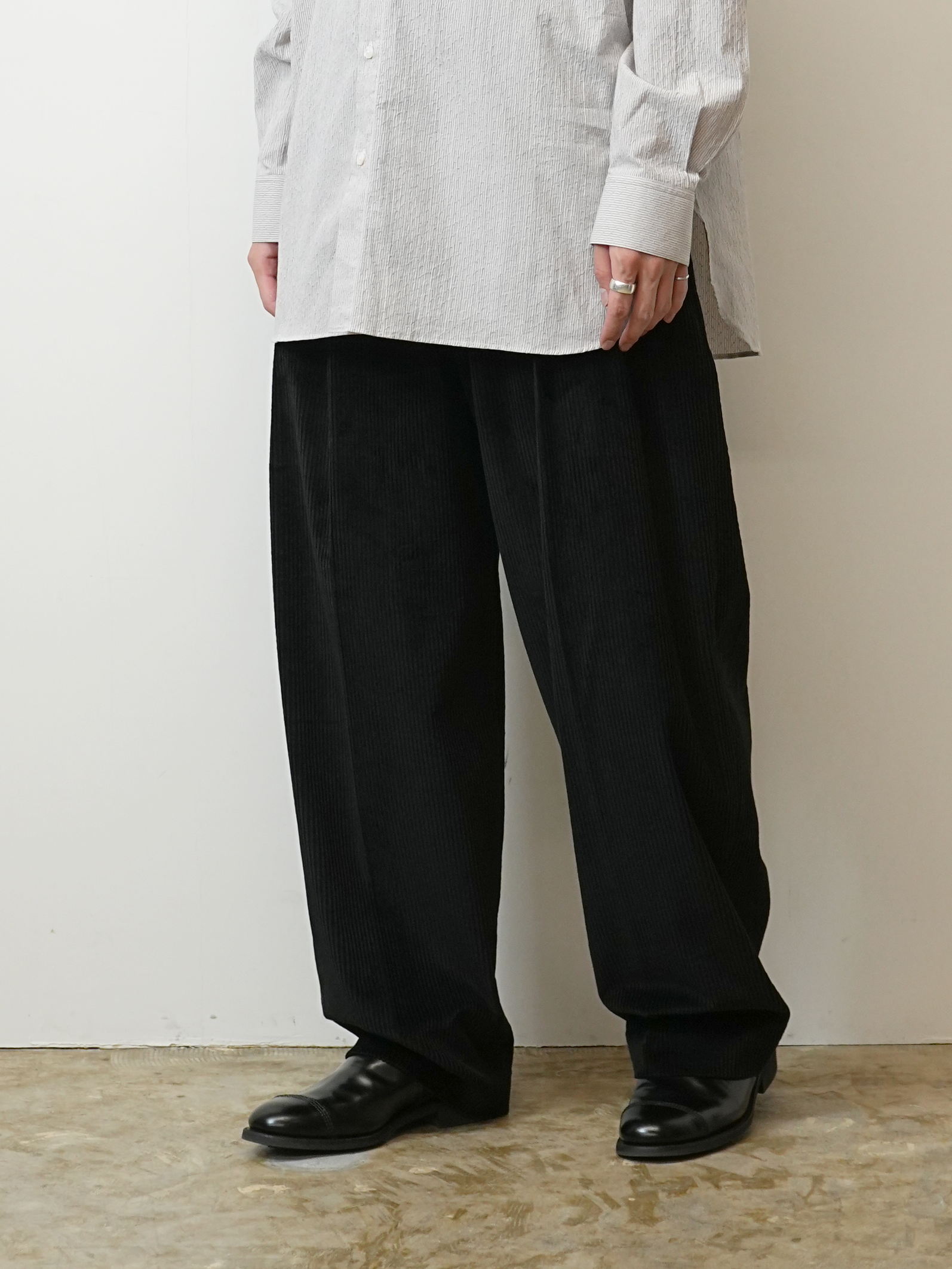 DOUBLE PLEATED WIDE PANTS(BLACK)