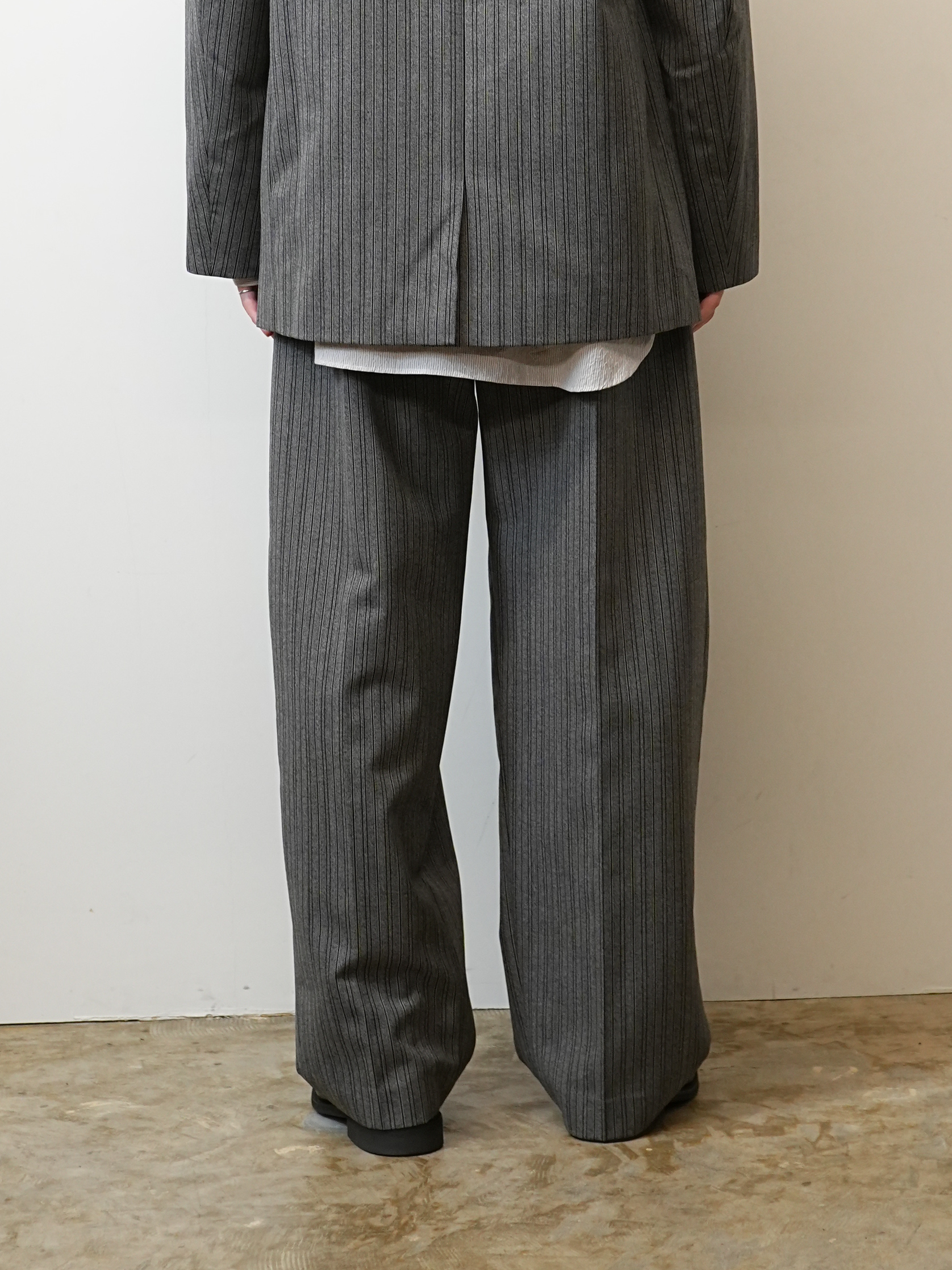 DOUBLE PLEATED WIDE PANTS(BLACK/WHITE STRIPES)