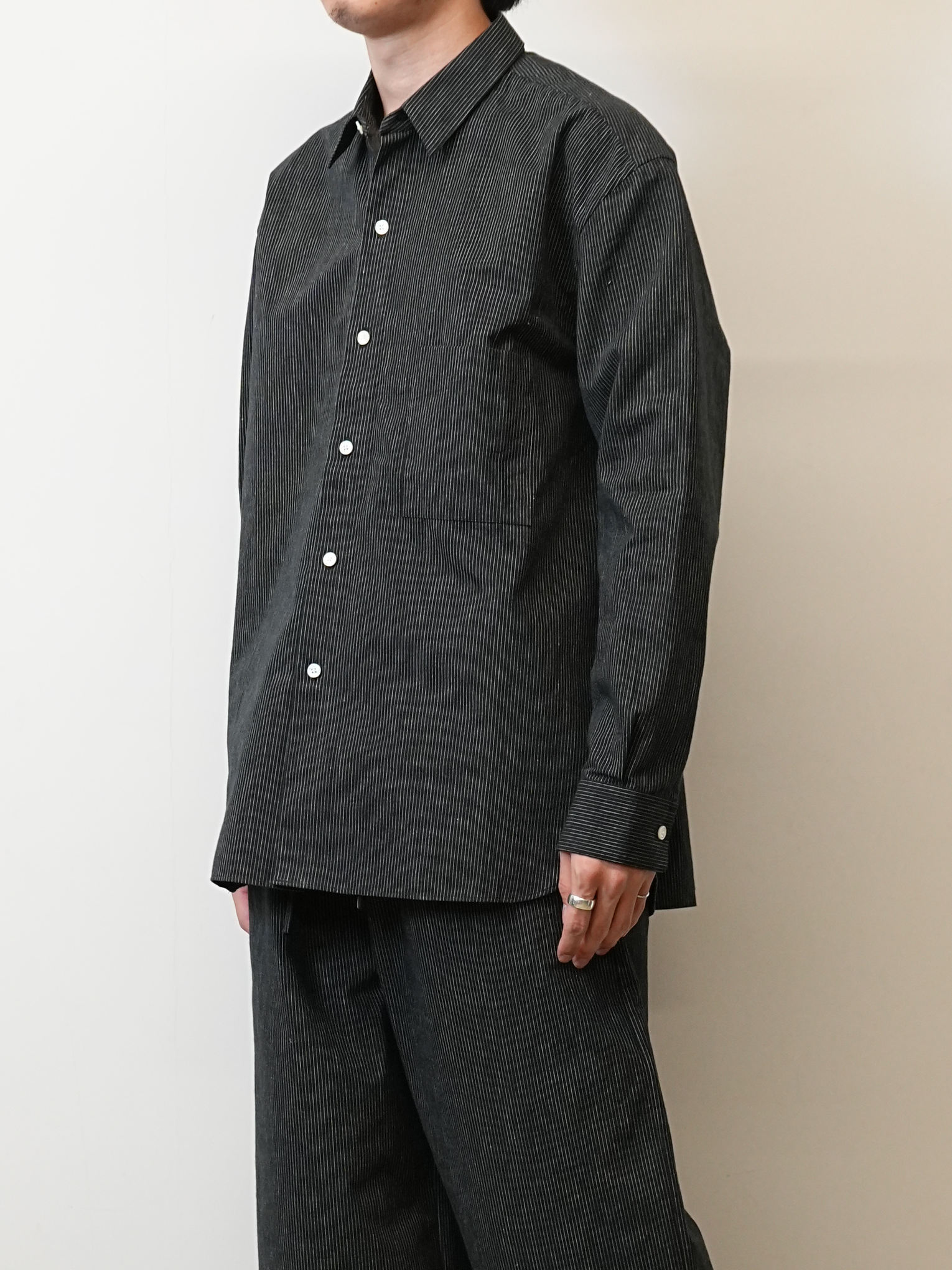 HANDMADE CLASSIC COLLAR SHIRT(BLACK WITH WHITE STRIPES)
