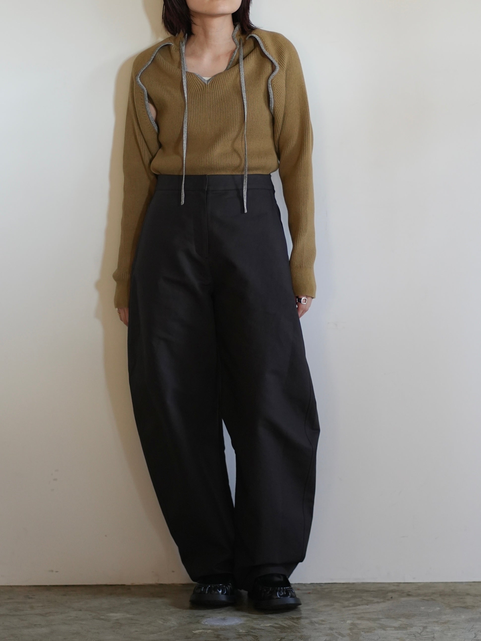 OPEN SLEEVE V/NECK KNIT TOP