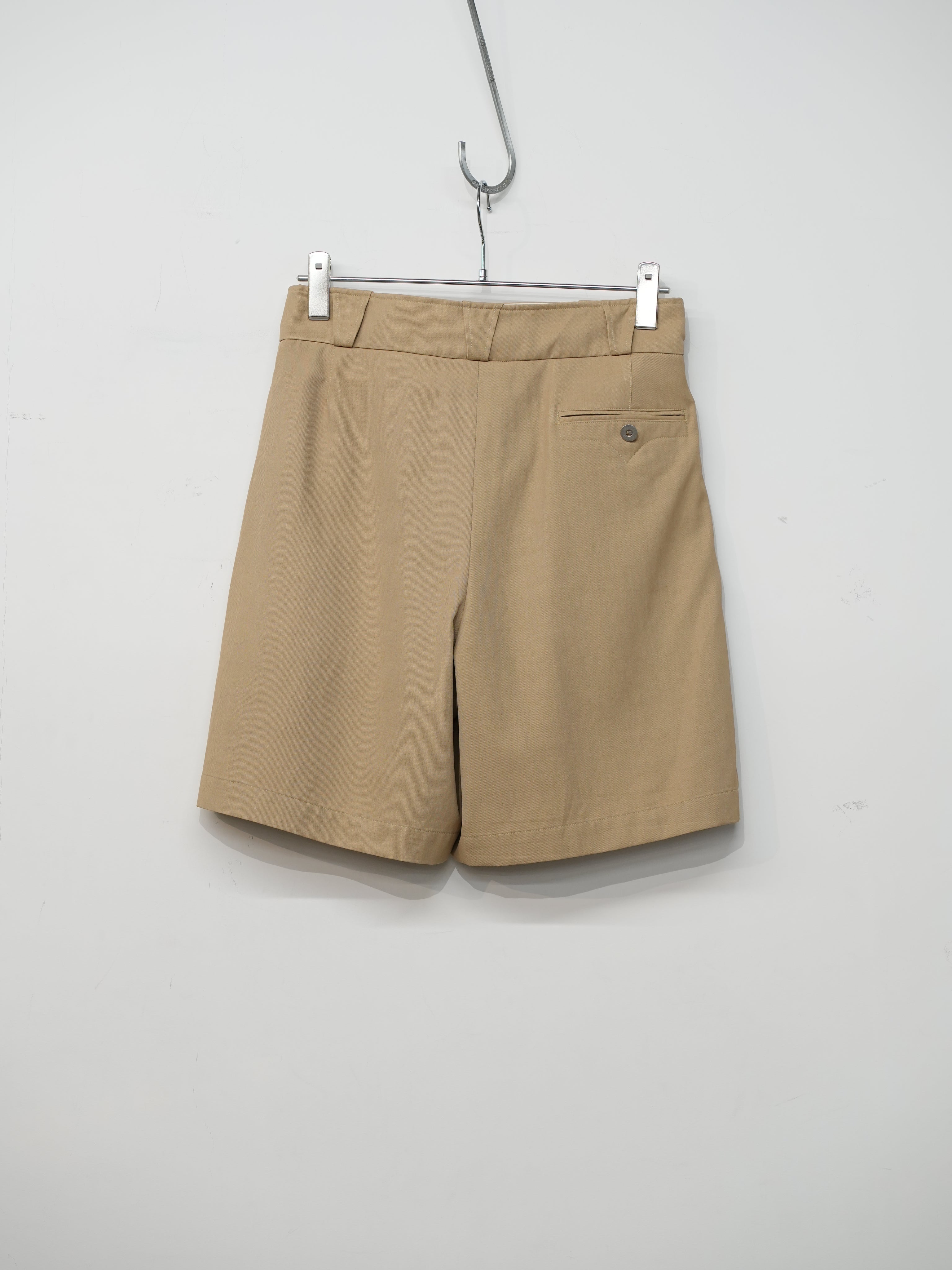 Twil uniform two-tuck shorts
