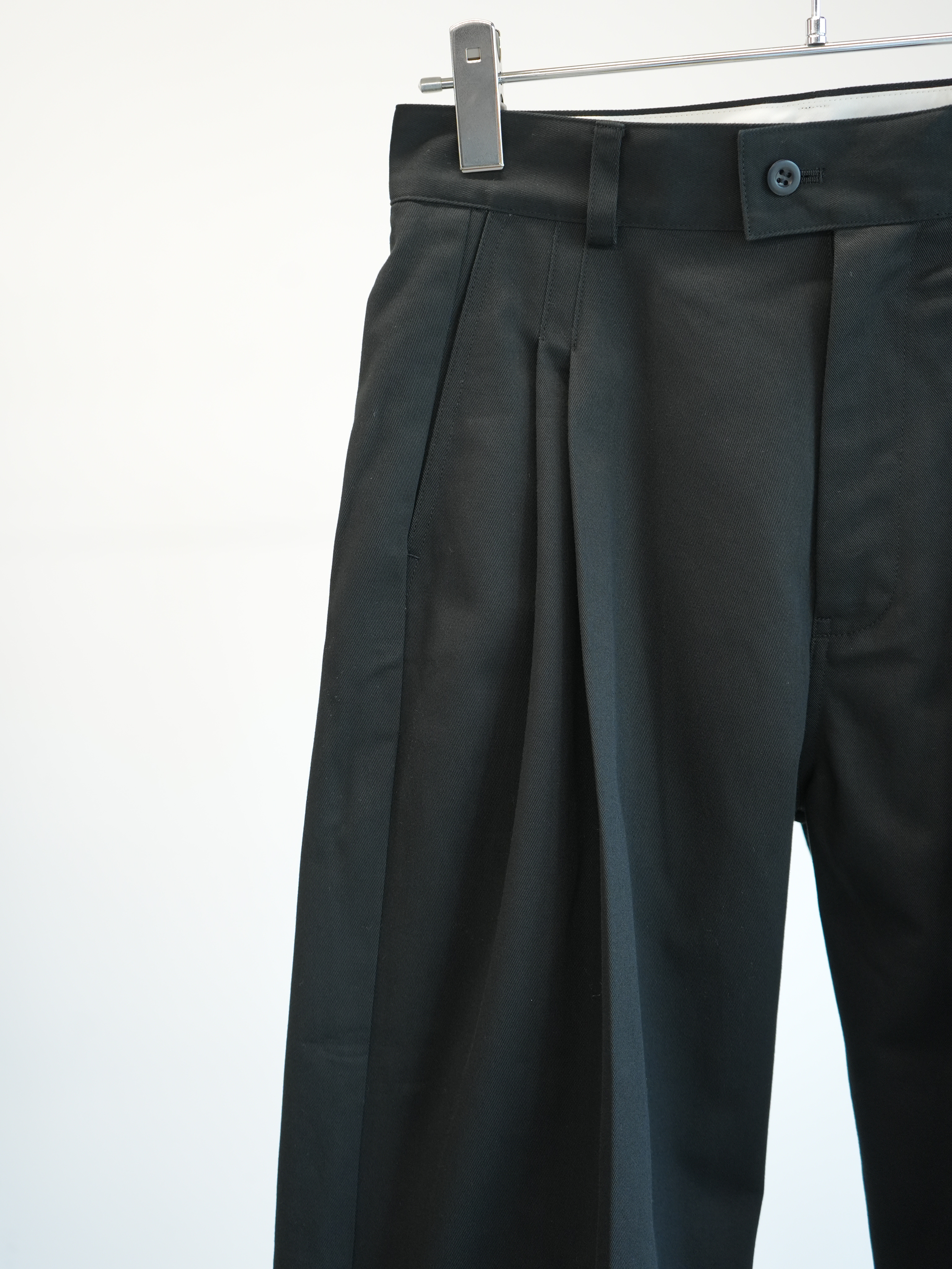 THREE QUARTER CHINOS 2TUCK TROUSERS