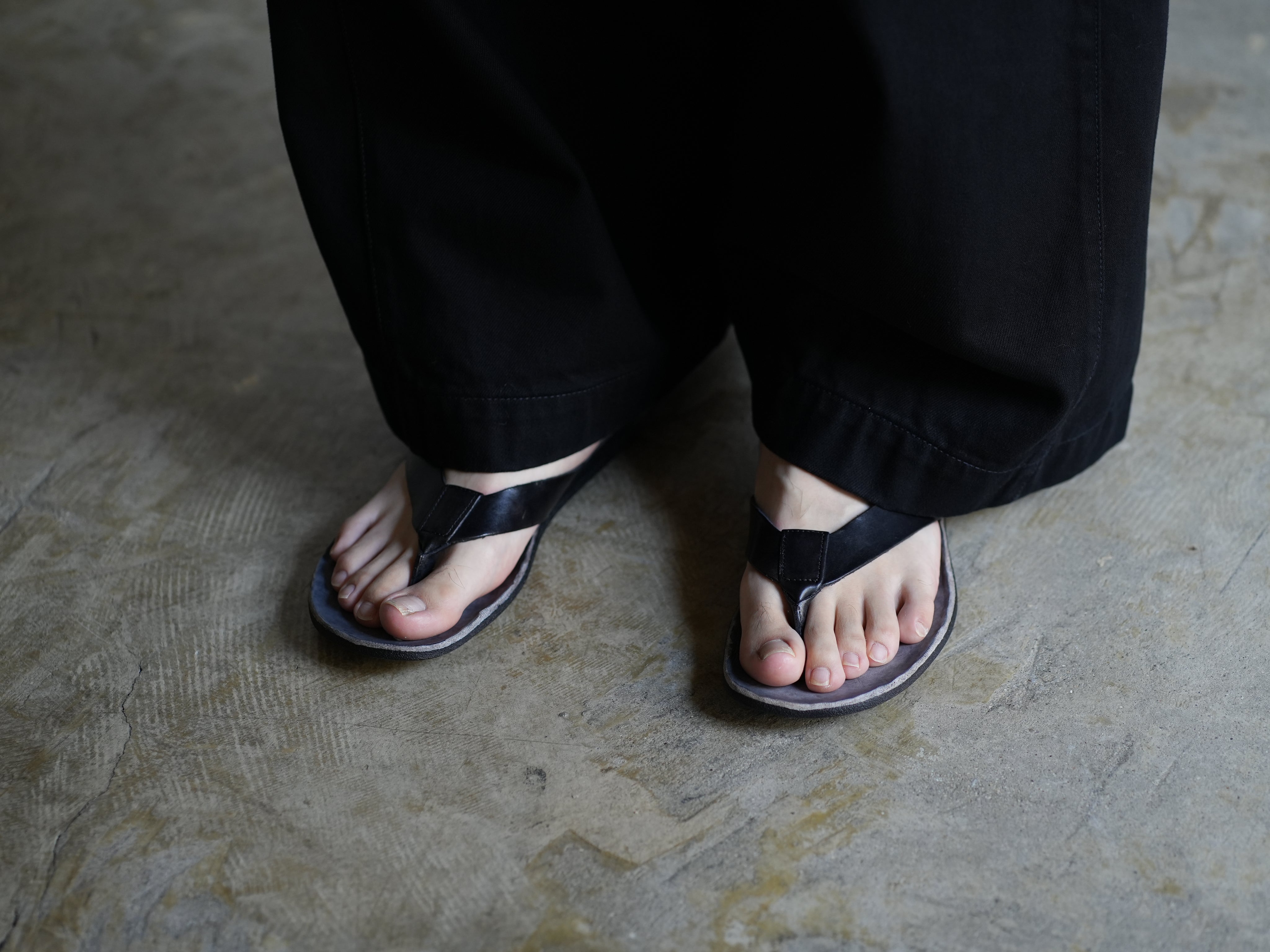 LEATHER SANDAL (46-140T-6S / NERO)