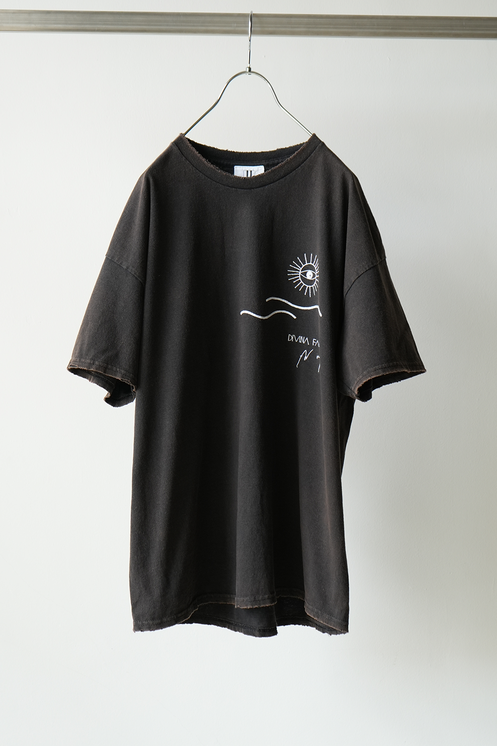 [ANCELLM/exclusive] ANCELLM × DIVINA FAMILY T-SHIRT(BLACK)