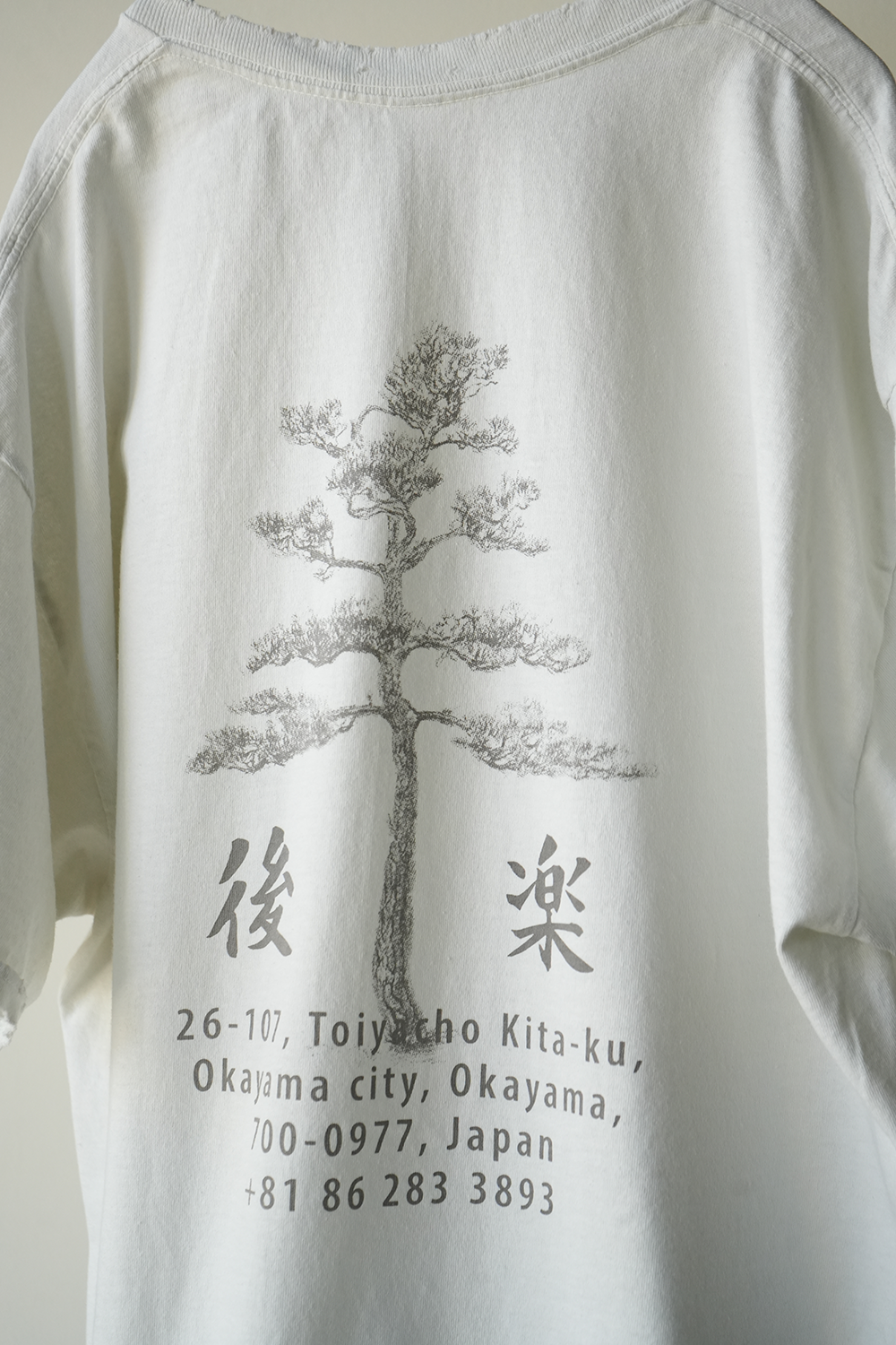 [ANCELLM/exclusive]SOUVENIR T-SHIRT "後楽" (IVORY)