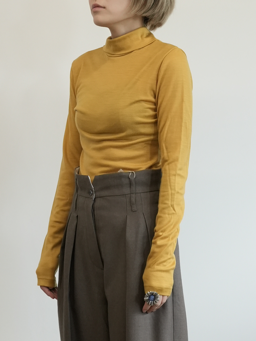 Wool Back Button High Neck Tops(Yellow)