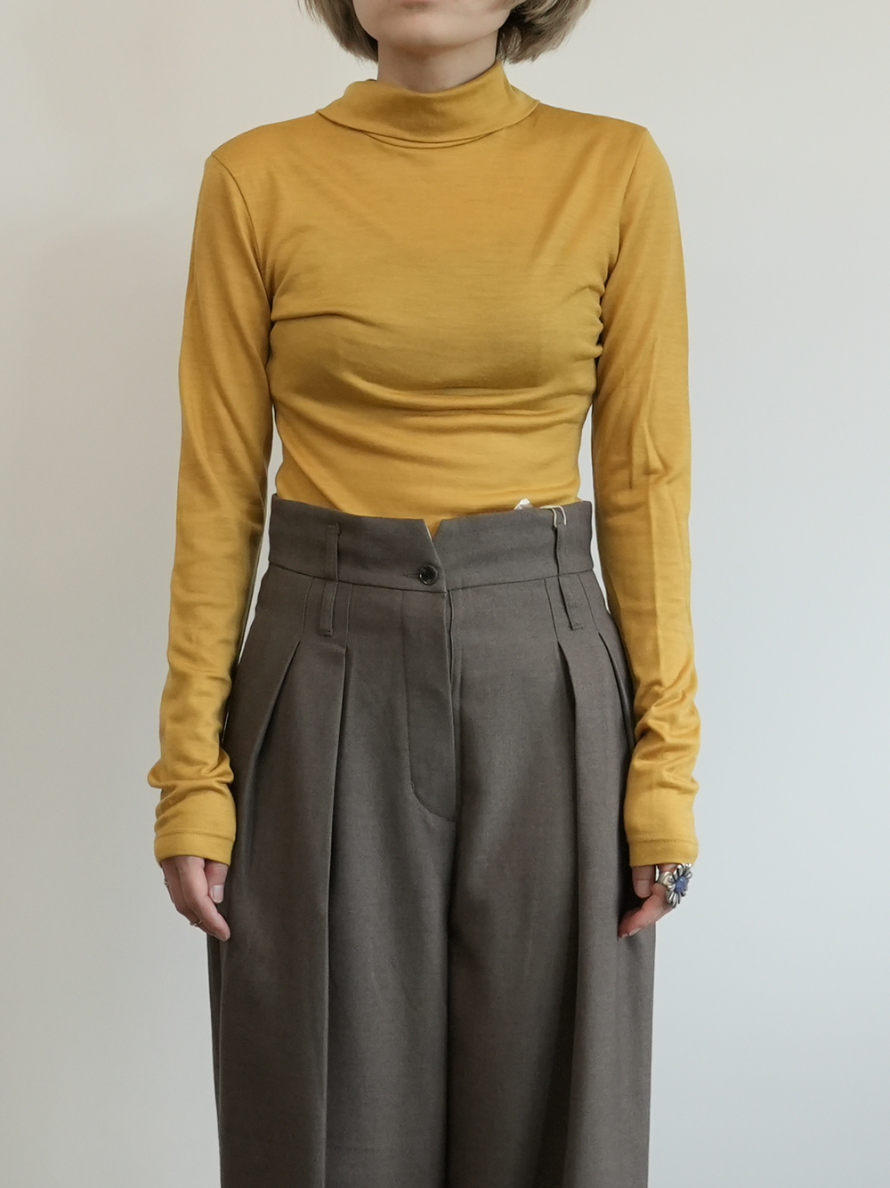 Wool Back Button High Neck Tops(Yellow)