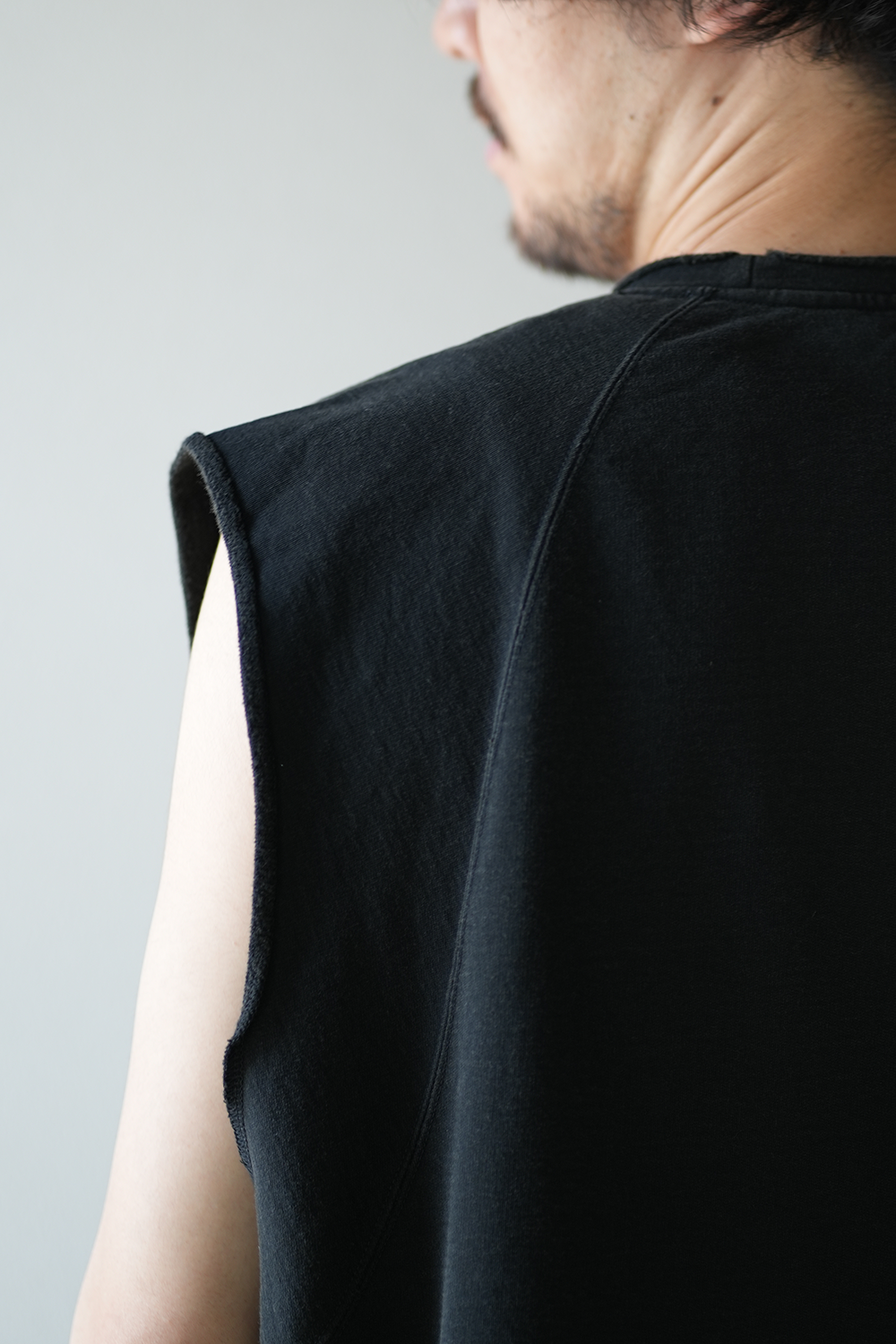 SLEEVELESS AGING T-SHIRT(BLACK)