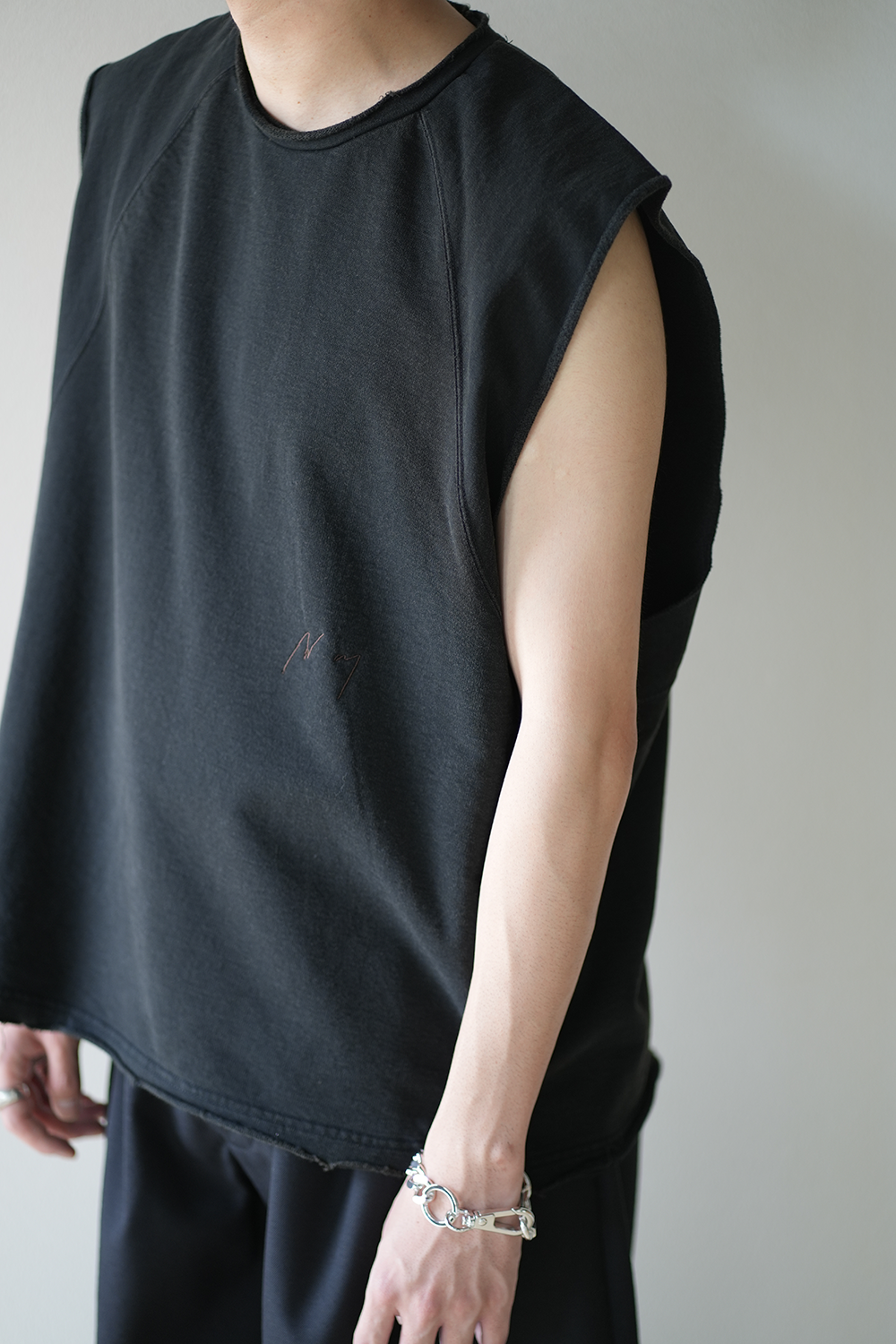 SLEEVELESS AGING T-SHIRT(BLACK)