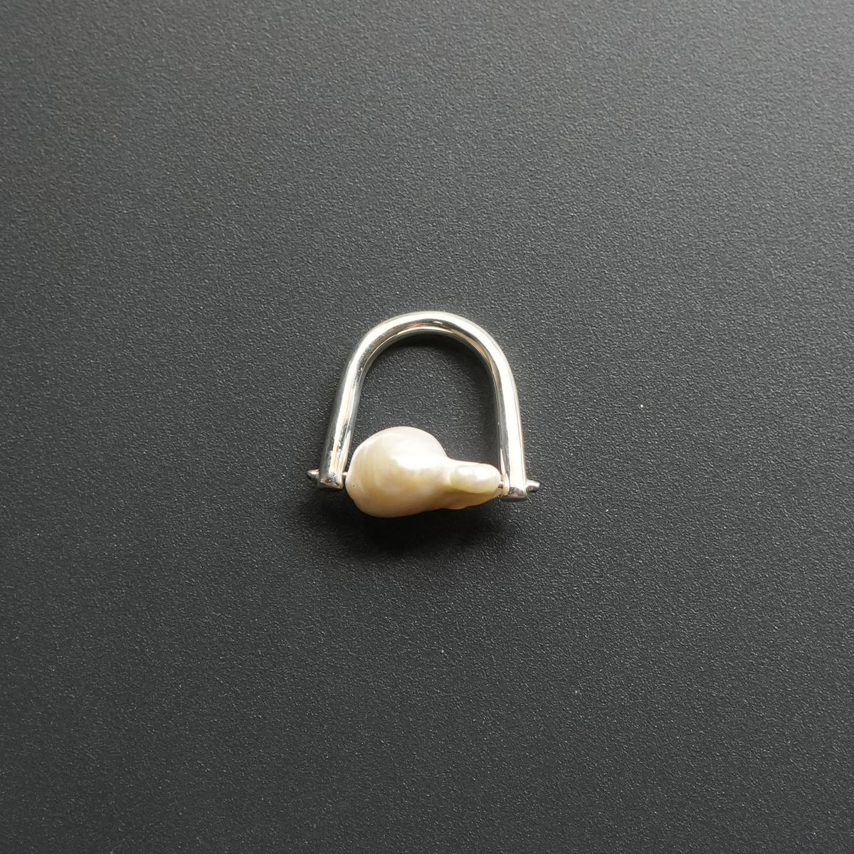 DISTORTED PEARL RING