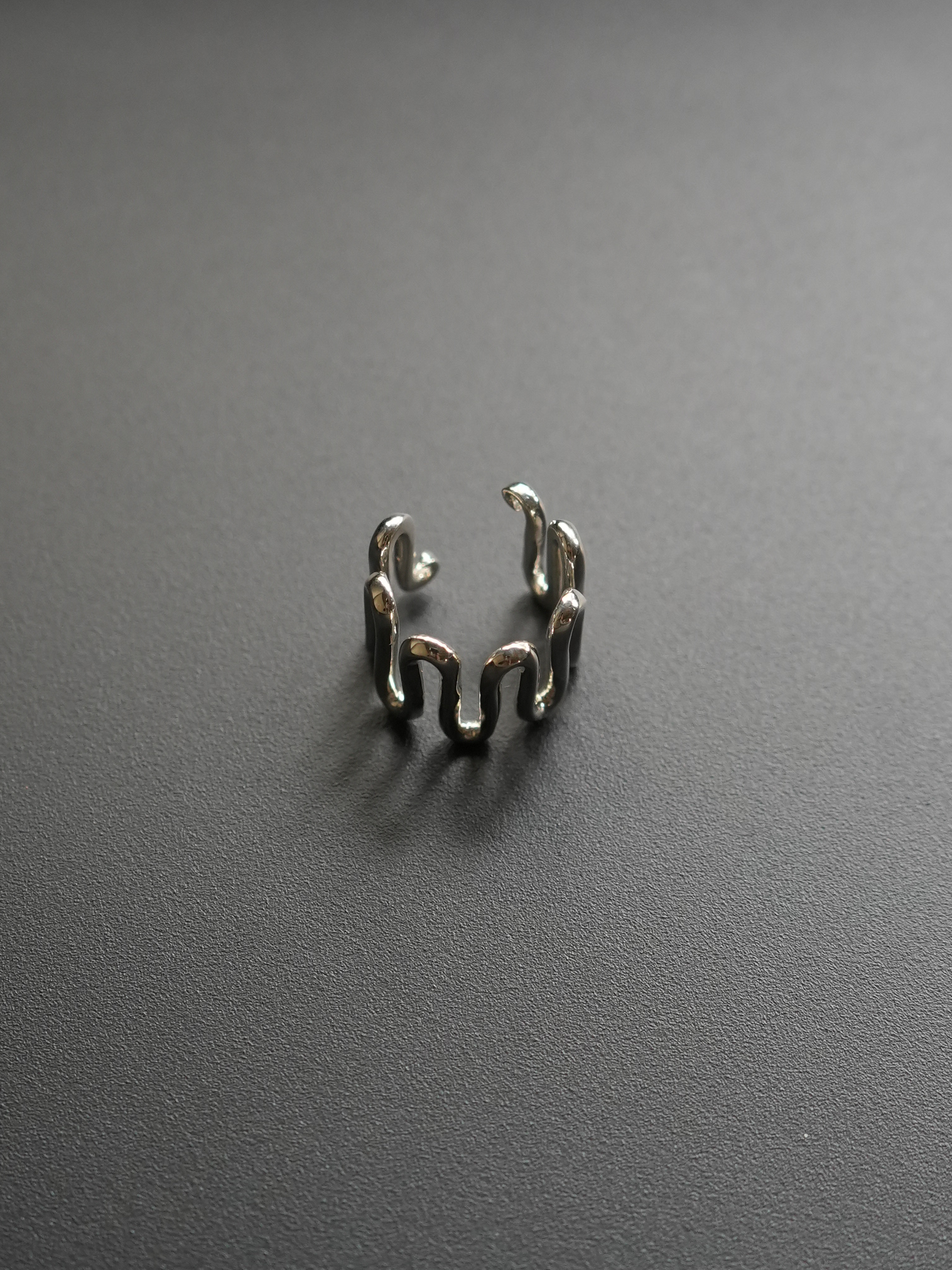 FICKLE RING