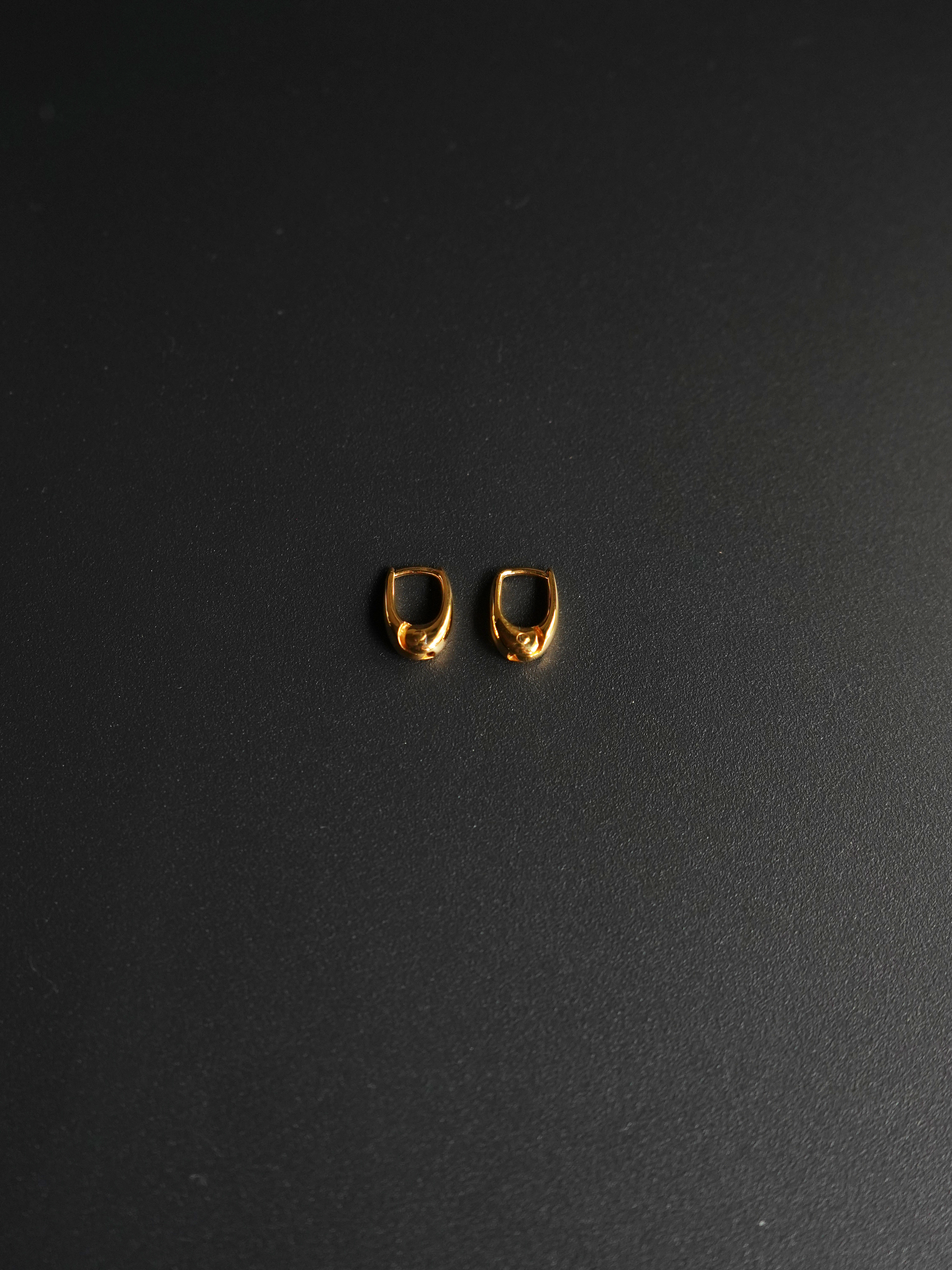 TINY THIN HOOPS(GOLD)