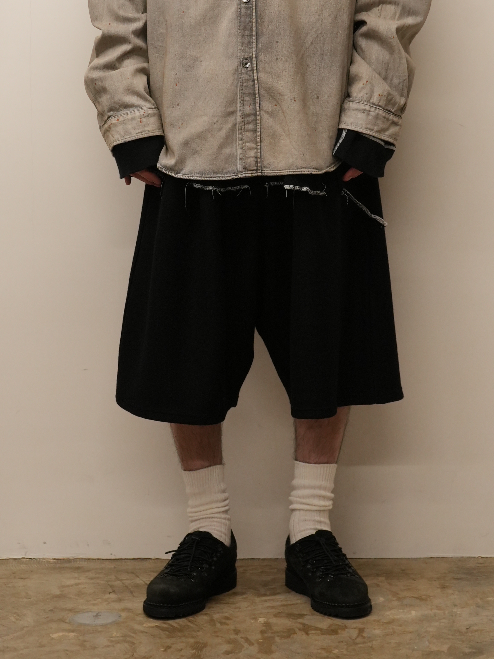 WOOL 3/4 TUCK SWEAT SHORTS(BLACK)