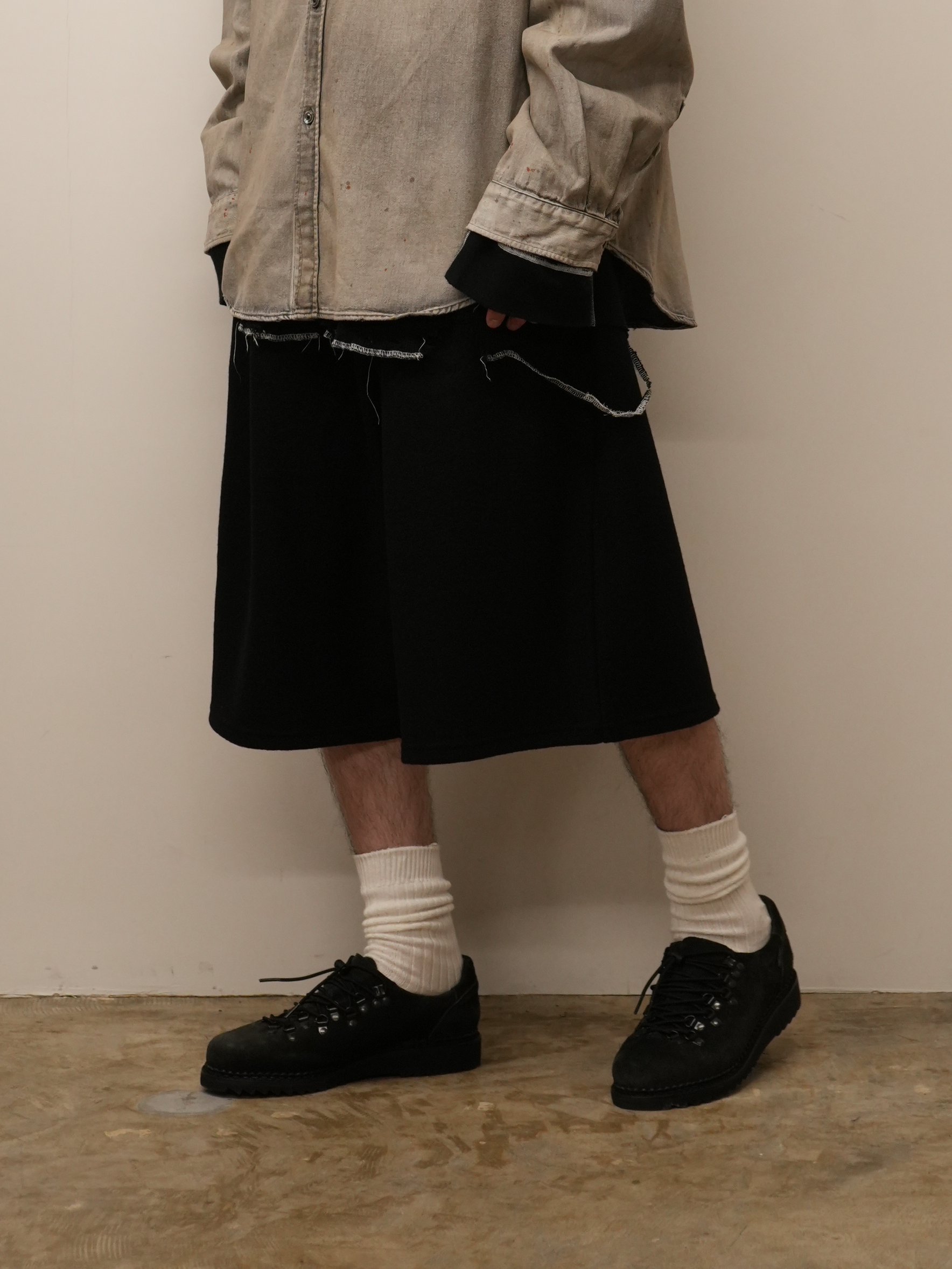 WOOL 3/4 TUCK SWEAT SHORTS(BLACK)