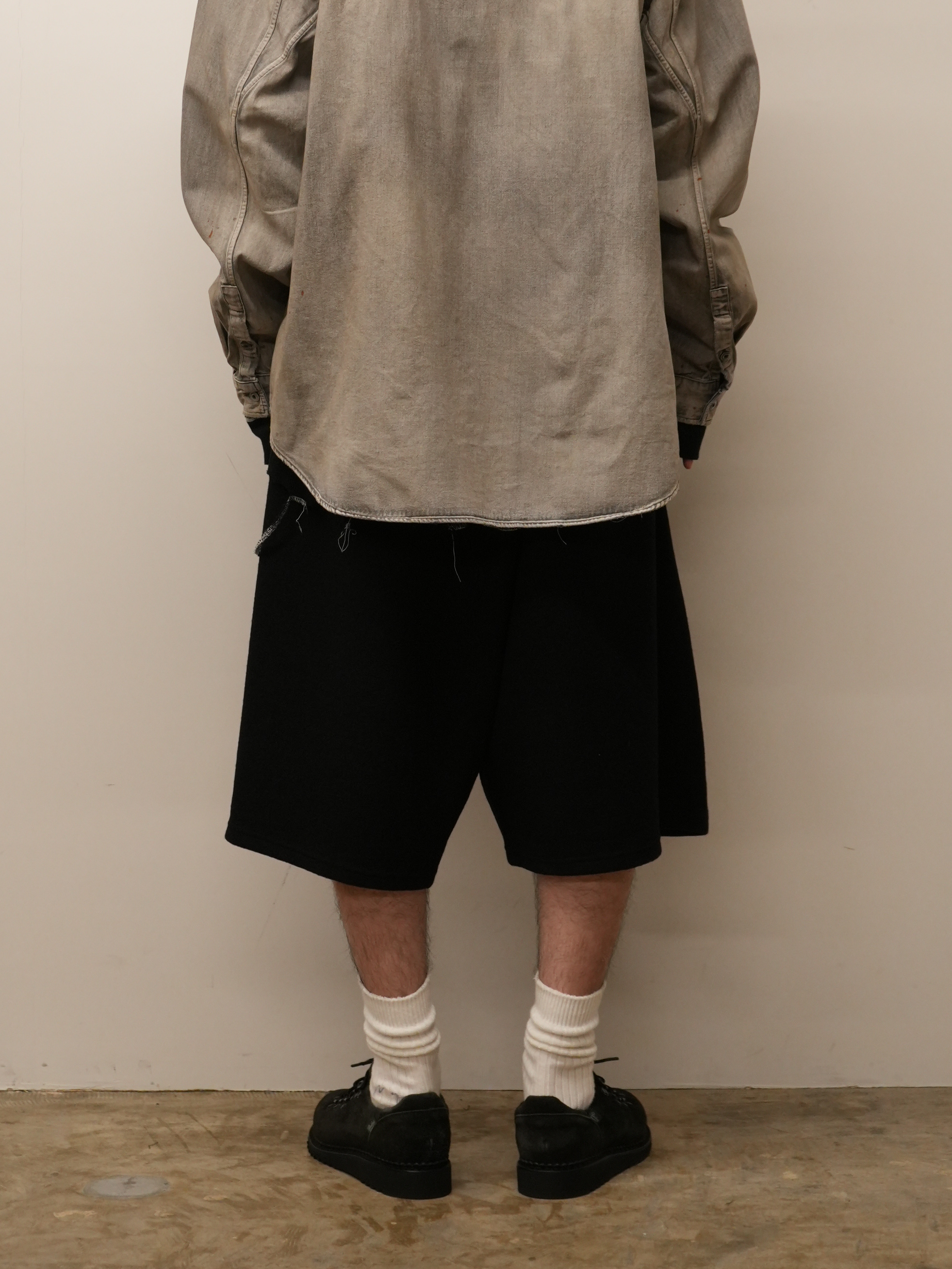WOOL 3/4 TUCK SWEAT SHORTS(BLACK)