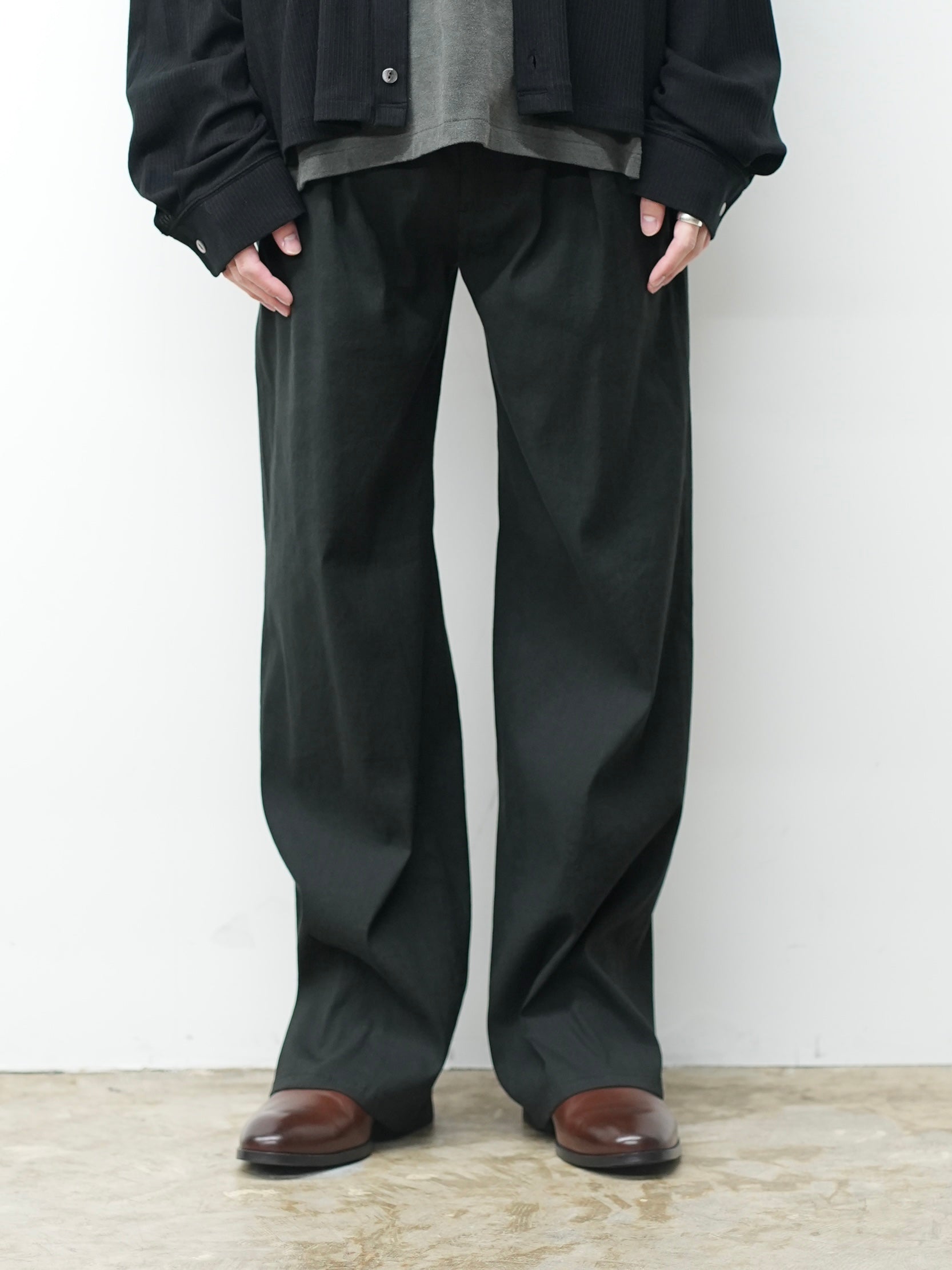 L/R SHOE CUT SLACKS(BLACK)